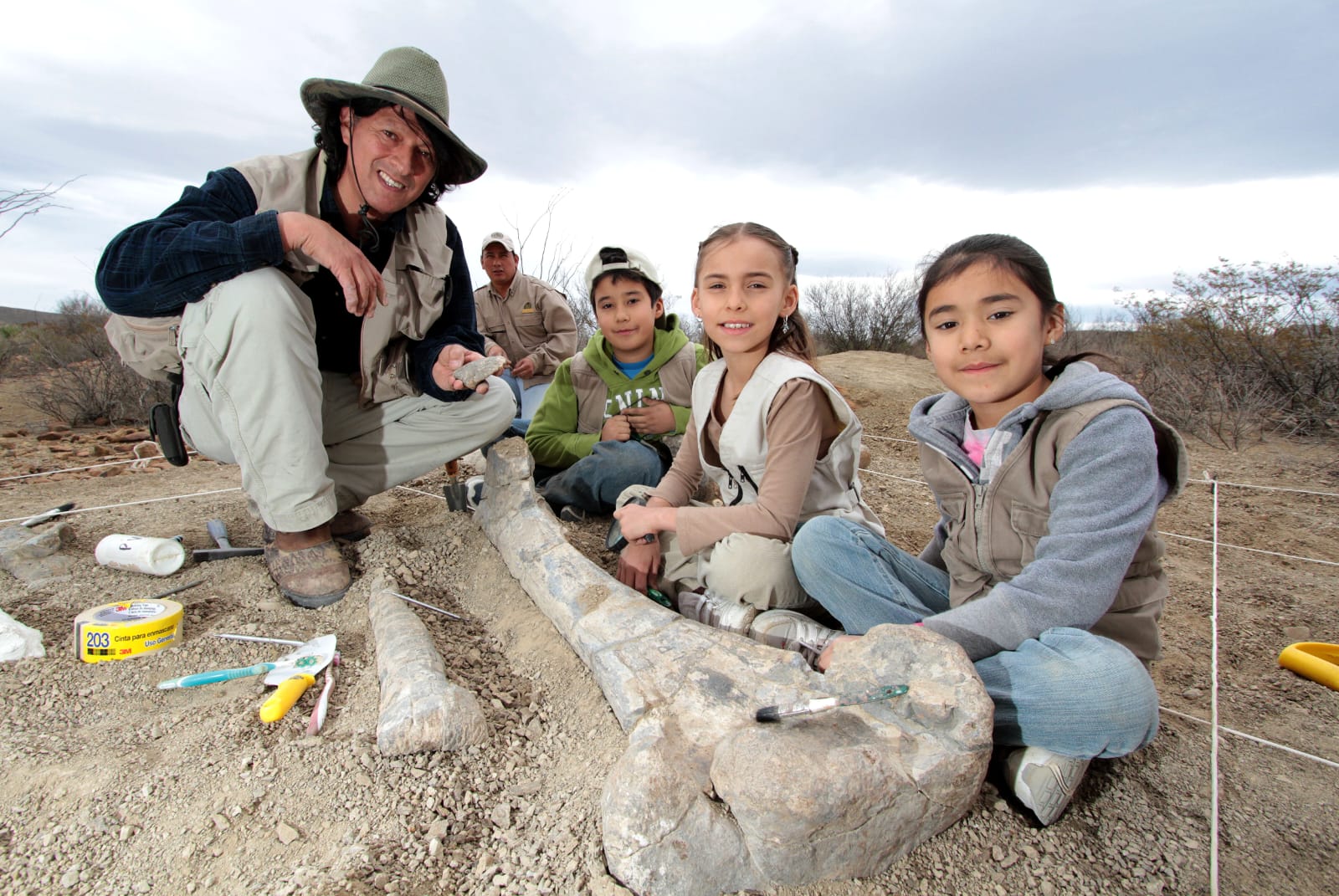 VIVE LA AVENTURA DEL MUNDO DE LOS DINOSAURIOS EN GENERAL CEPEDA