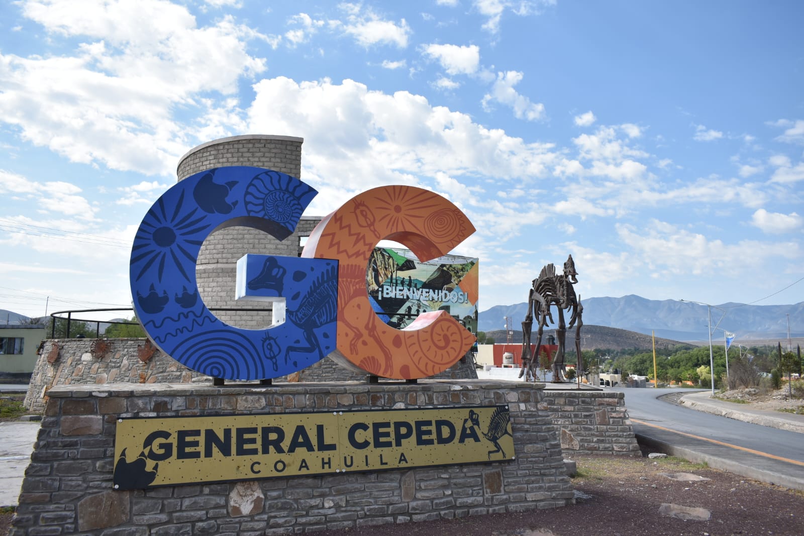 VIVE LA AVENTURA DEL MUNDO DE LOS DINOSAURIOS EN GENERAL CEPEDA