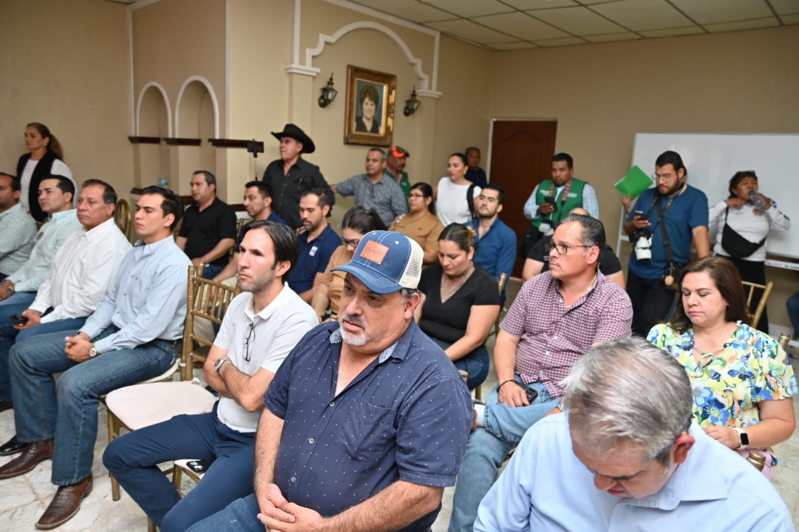 ALCALDE EMILIO DE HOYOS ATESTIGUA LA FIRMA DEL CONVENIO ENTRE MEJORA COAHUILA Y CANACO SERVYTUR ACUÑA