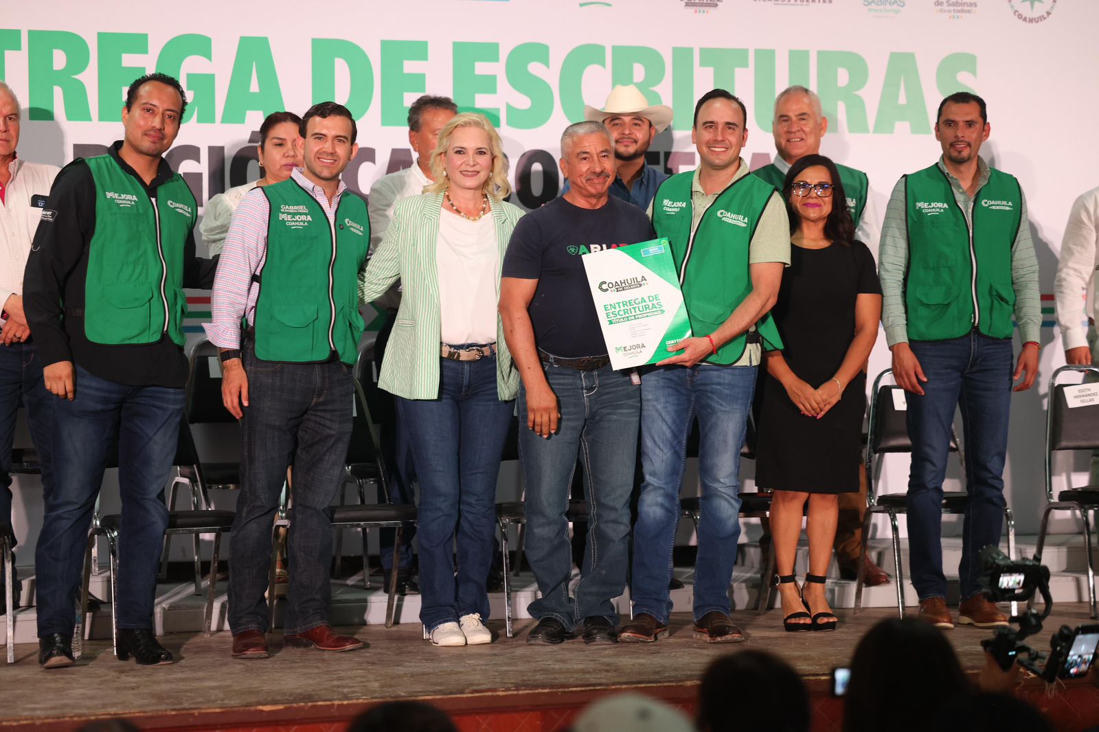 ARRANCAMOS GRAN PROGRAMA DE ESCRITURACIÓN EN COAHUILA: MANOLO