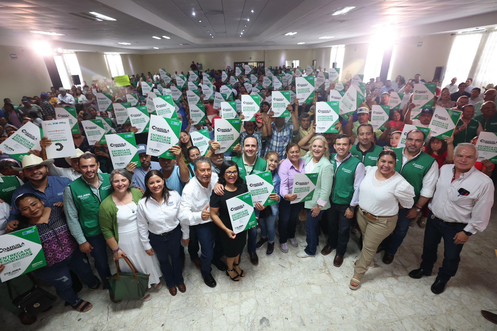 ARRANCAMOS GRAN PROGRAMA DE ESCRITURACIÓN EN COAHUILA: MANOLO