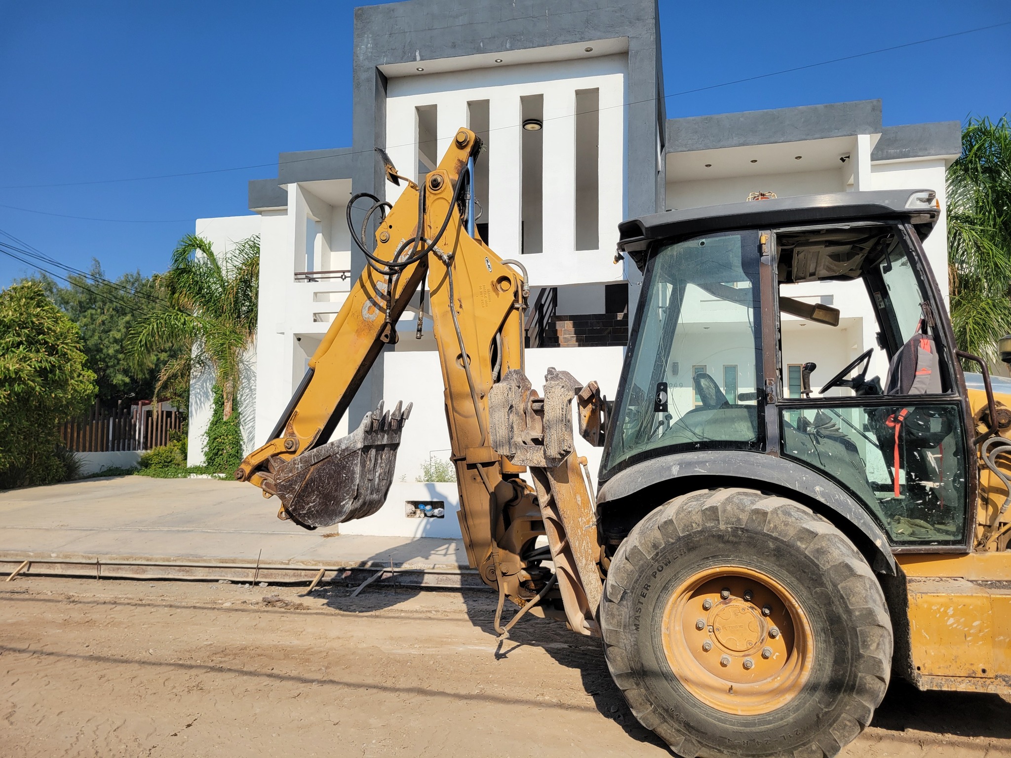 Arrancan pavimentación en calle Carranza en colonia Aeropuerto