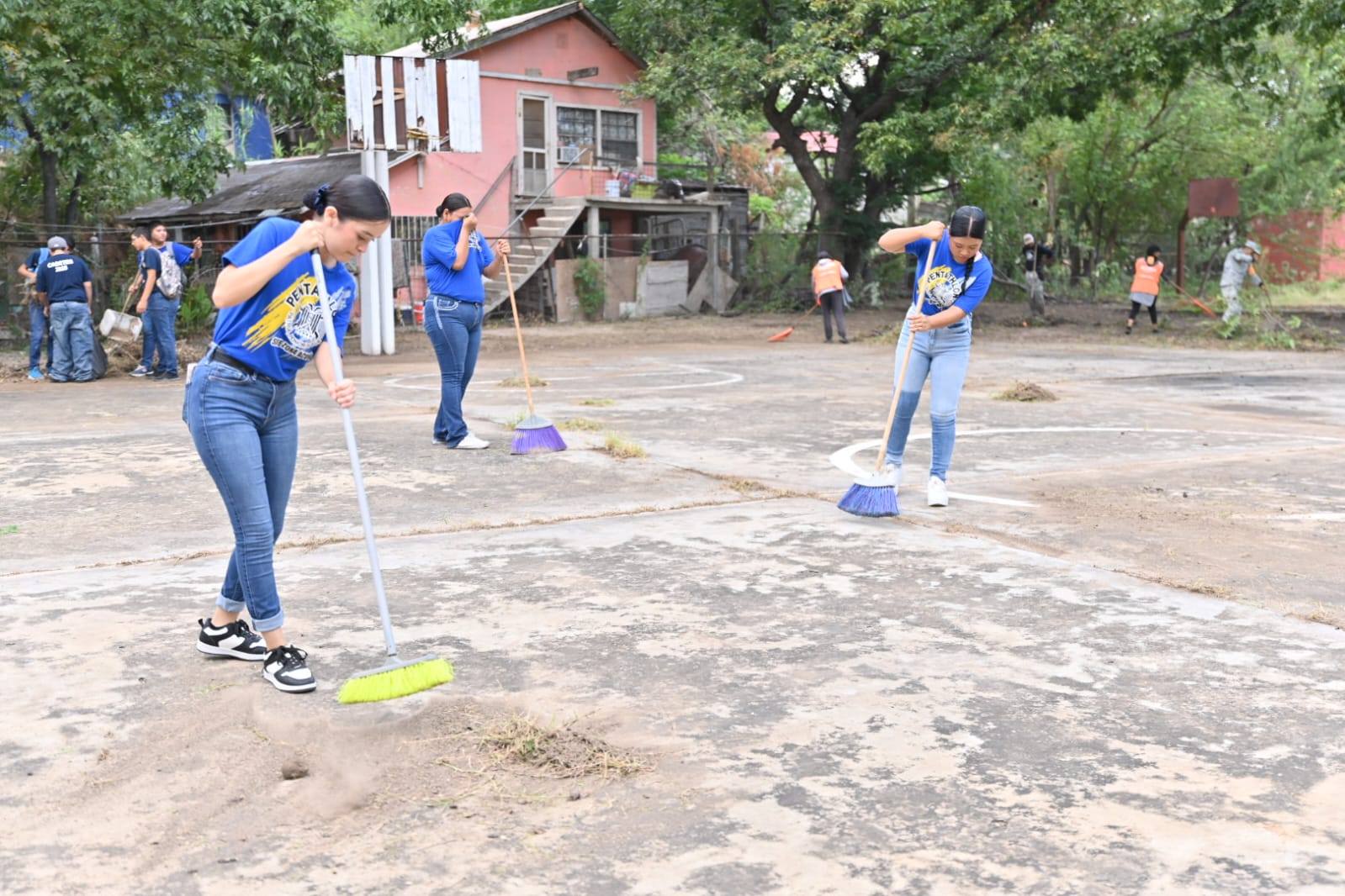 BRIGADA DE LIMPIEZA Y PODA EN EL CAM 21: JUNTOS POR UN ENTORNO SEGURO Y DIGNO