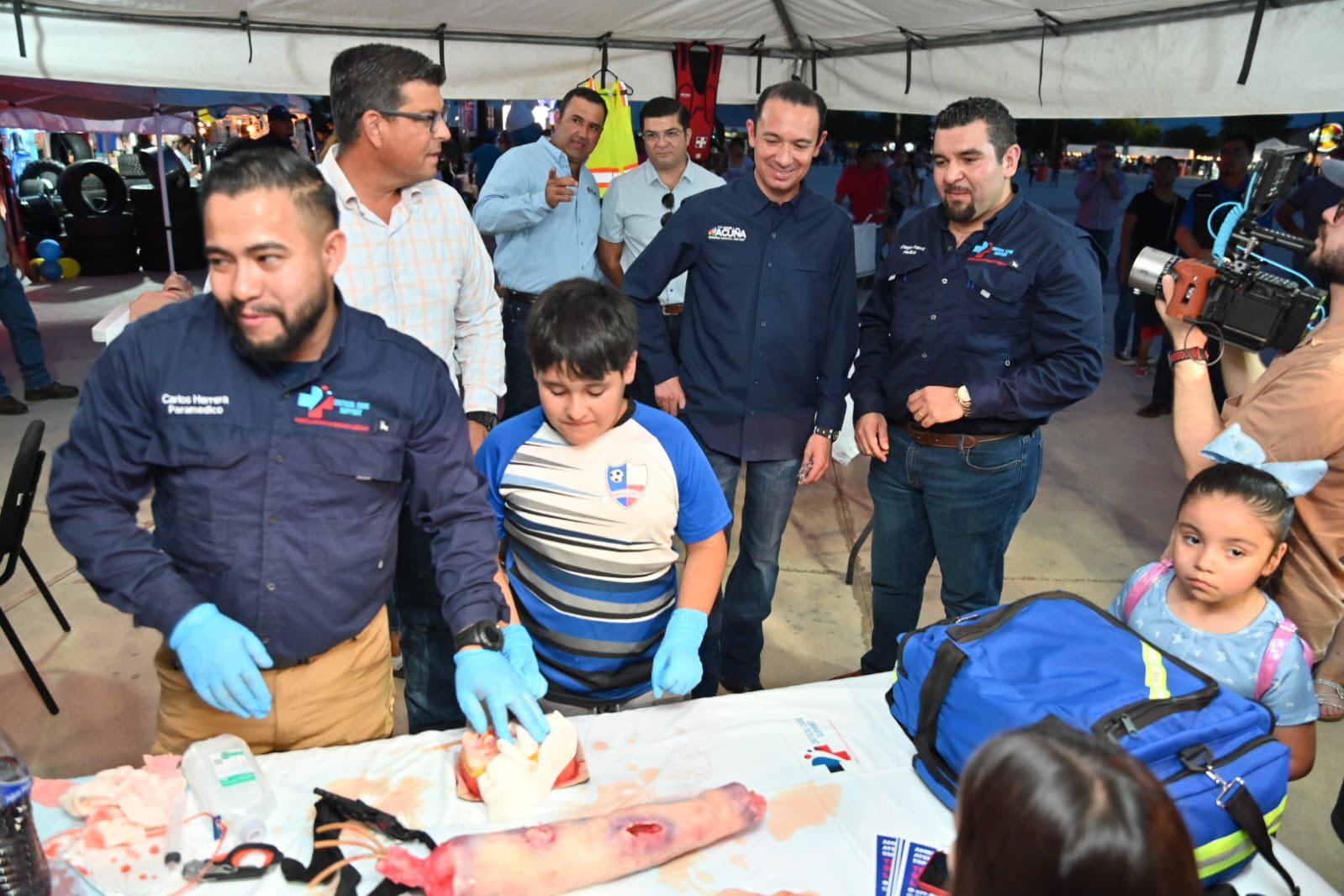 GRAN ÉXITO EN LA PRIMERA FERIA NOCTURNA DEL COMERCIO EN LA MACROPLAZA DE ACUÑA