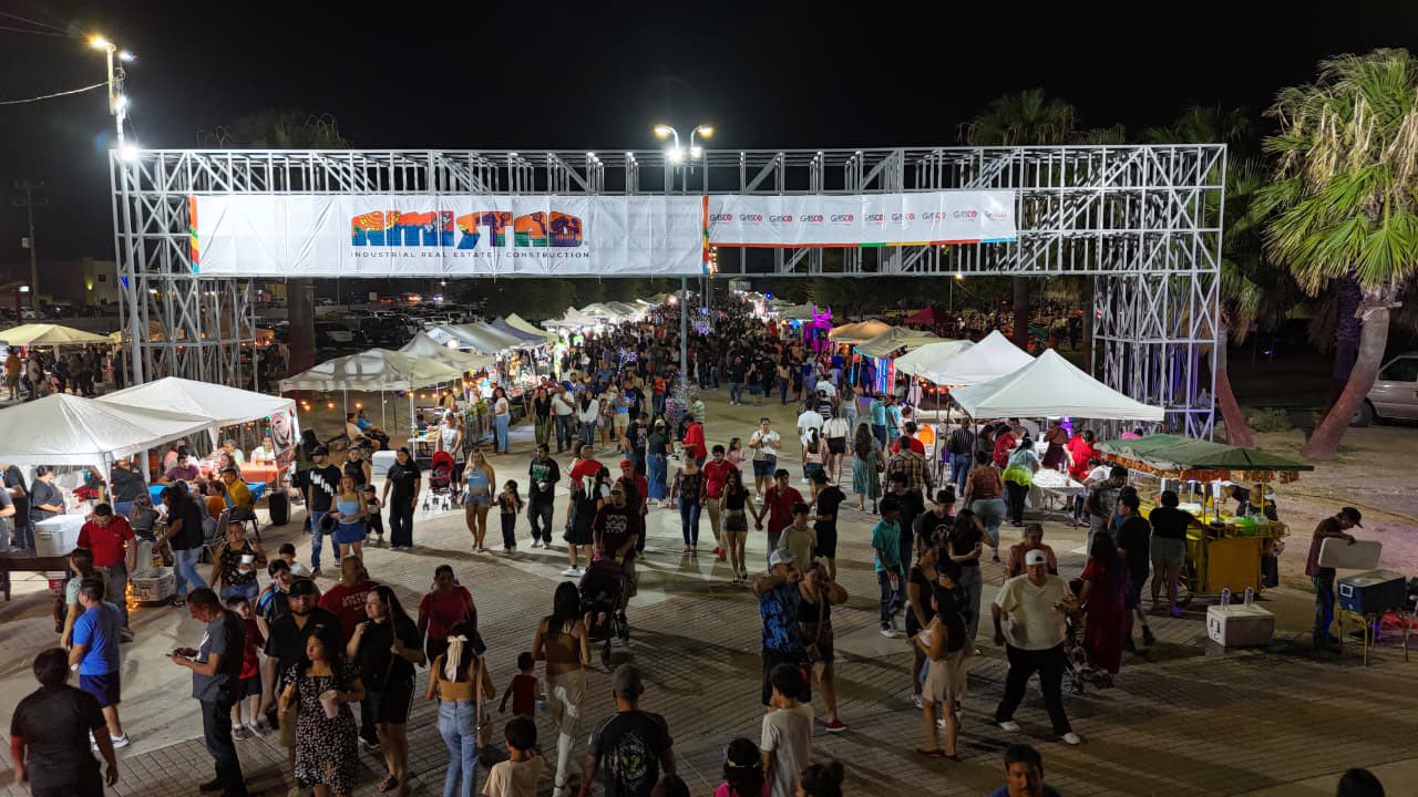GRAN ÉXITO EN LA PRIMERA FERIA NOCTURNA DEL COMERCIO EN LA MACROPLAZA DE ACUÑA