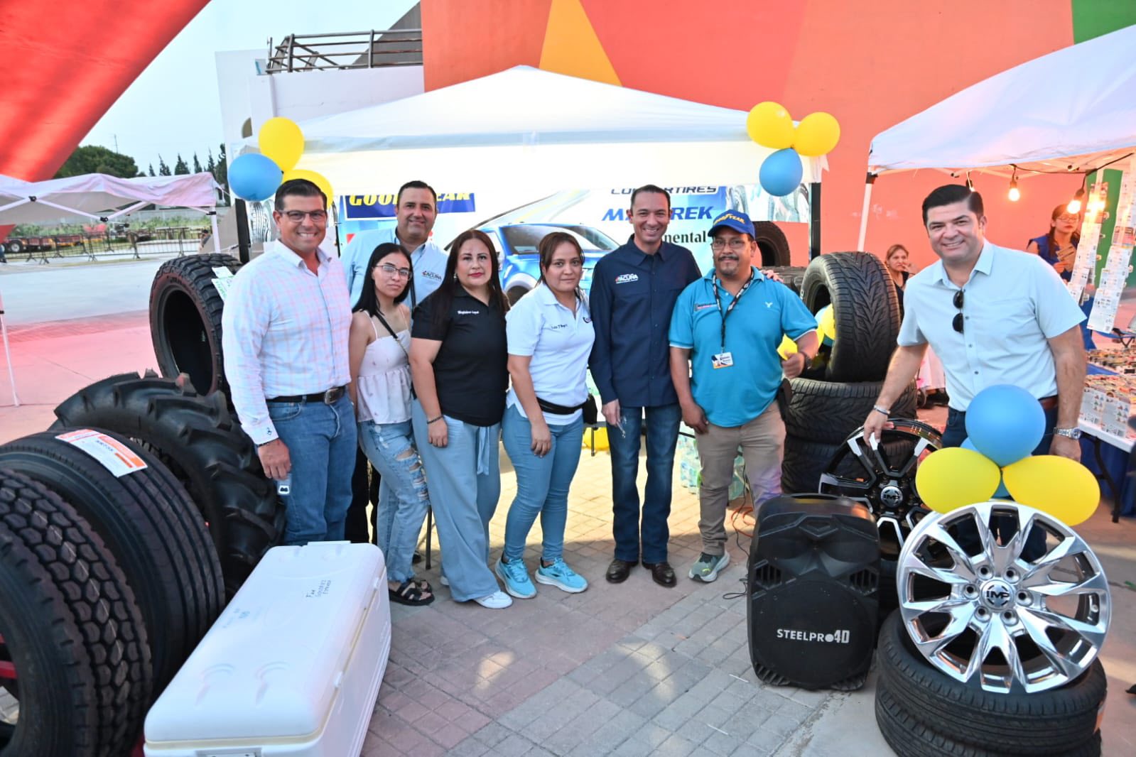 GRAN ÉXITO EN LA PRIMERA FERIA NOCTURNA DEL COMERCIO EN LA MACROPLAZA DE ACUÑA