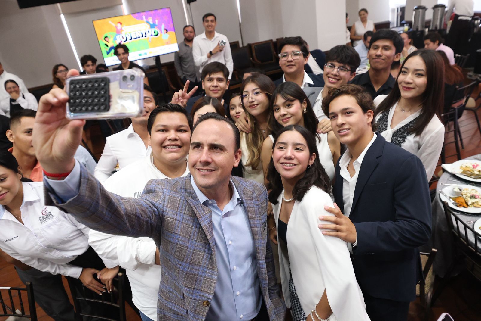IMPULSAMOS EL DIÁLOGO DIRECTO Y LA PARTICIPACIÓN ACTIVA DE LA JUVENTUD COAHUILENSE: MANOLO