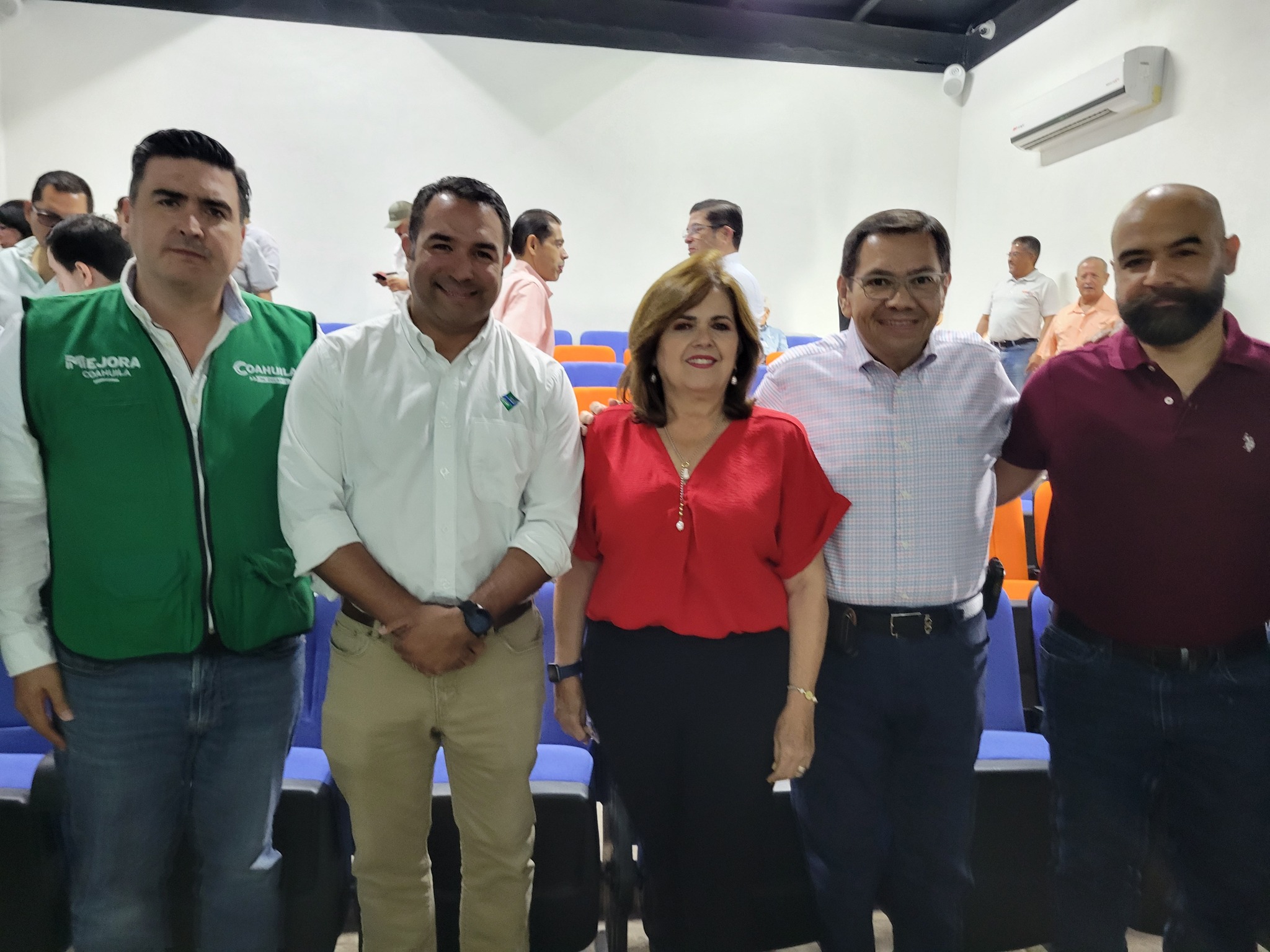 La Síndico Maru Calderón clausura la reunión pública a que convocaron SIMAS de Acuña, el NADBANK y la Presidencia Municipal de Acuña