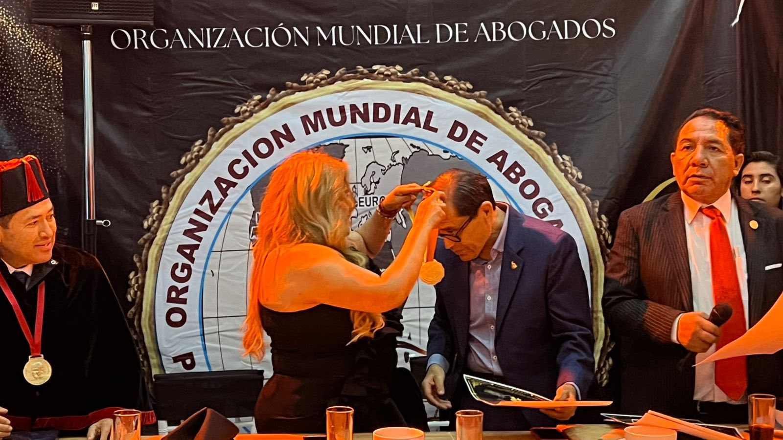 Otorgan a Víctor Hugo Pérez Rojas la medalla “Guerrero de la Justicia Social”