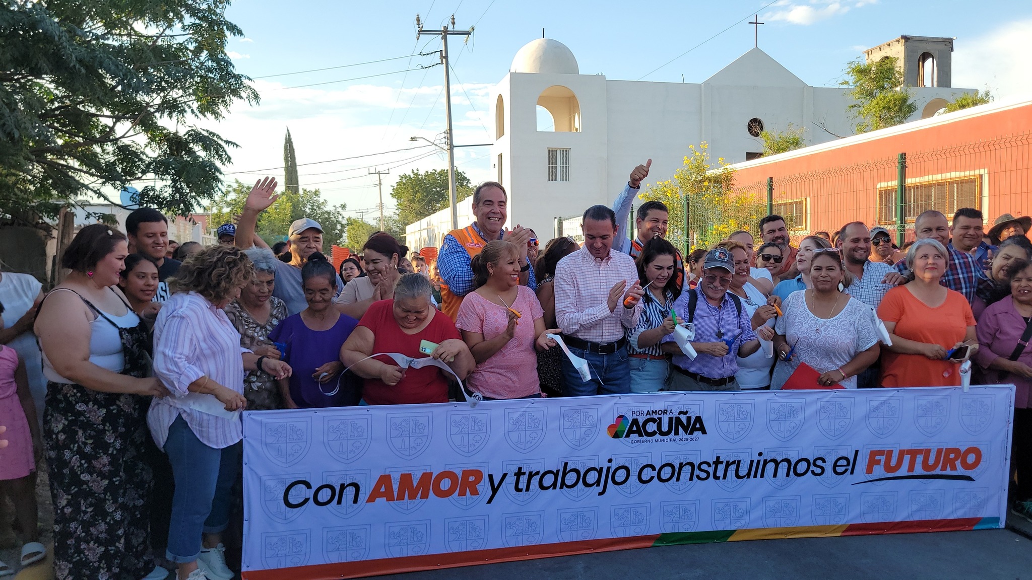 Pavimentan 10 cuadras en la colonia 5 de Mayo