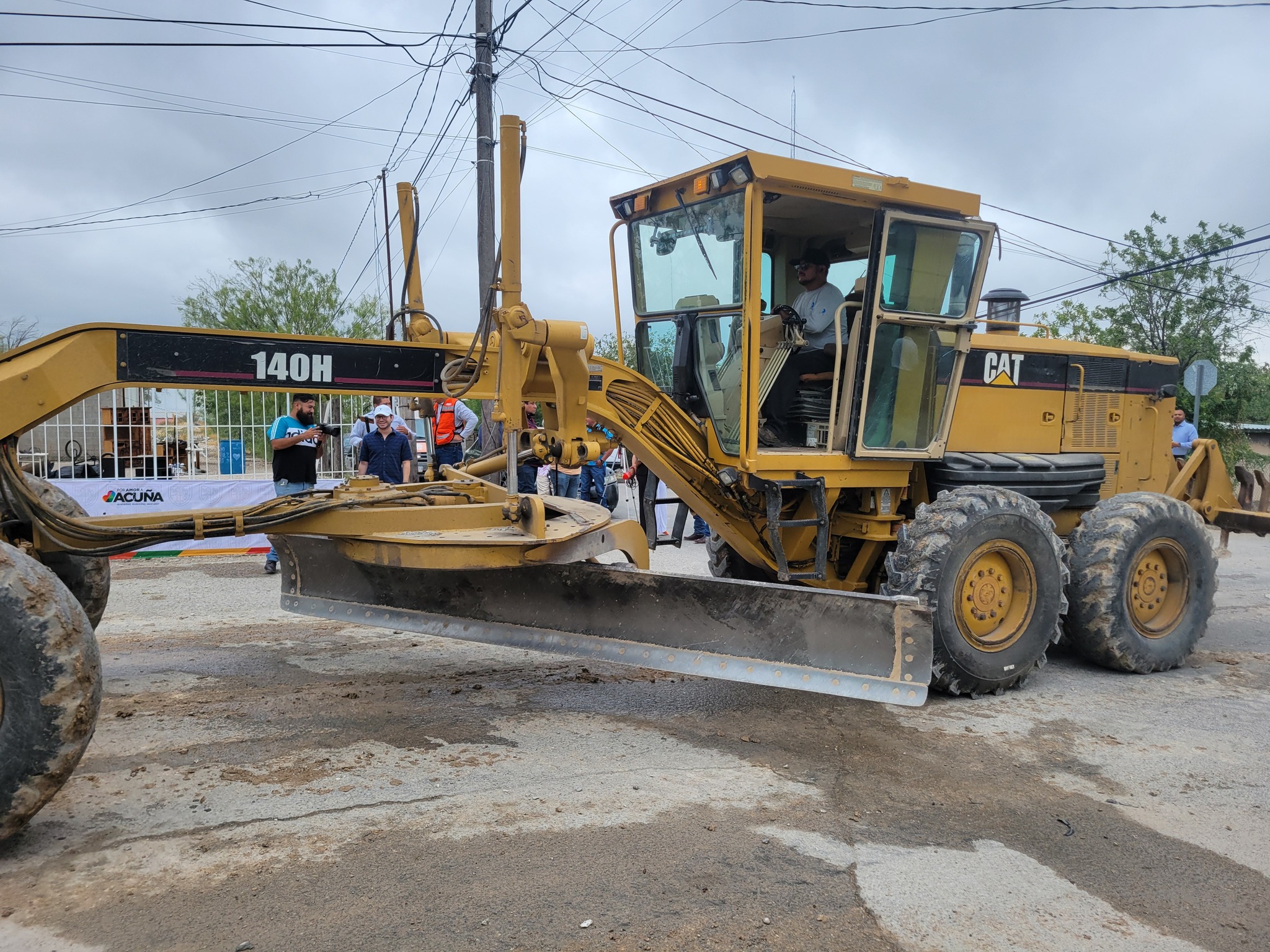 Presidencia Municipal de Acuña lleva pavimento a la 28 de Junio