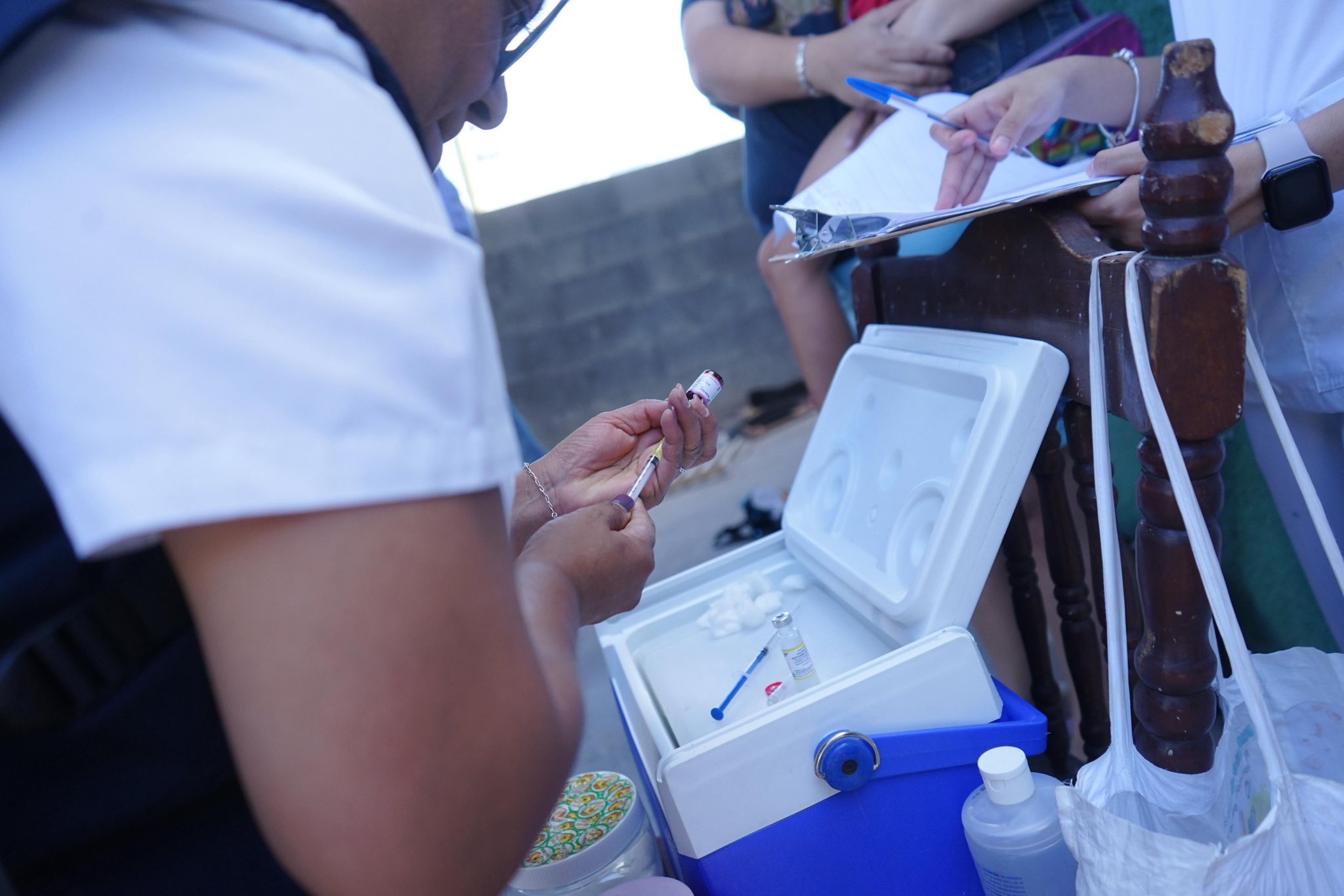 REALIZAN CAMPAÑA DE VACUNACIÓN MEJORA COAHUILA Y SECRETARÍA DE SALUD EN ACUÑA