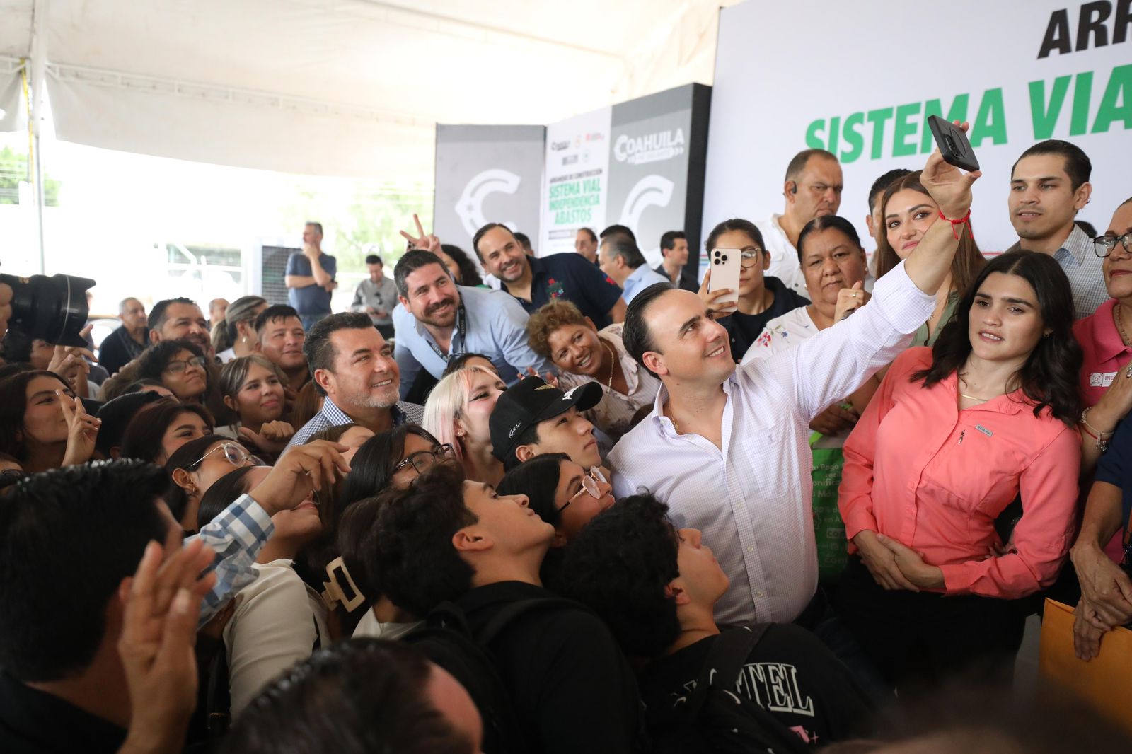 SEGUIMOS CONSTRUYENDO GRANDES OBRAS EN COAHUILA: MANOLO