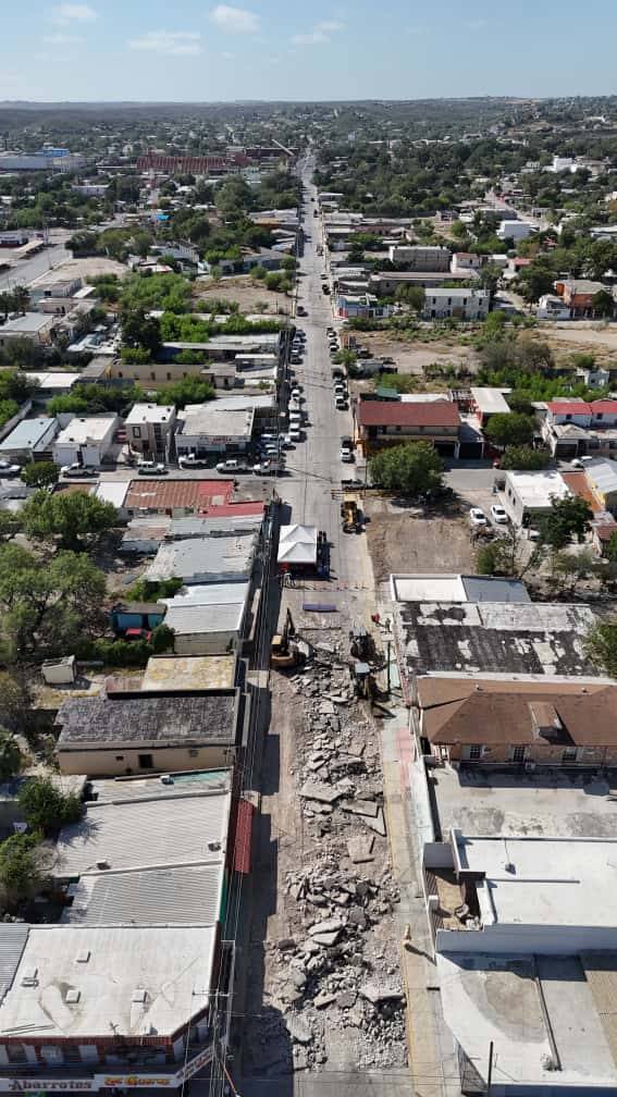 ARRANCA EMILIO DE HOYOS OBRA EN CALLE ALLENDE