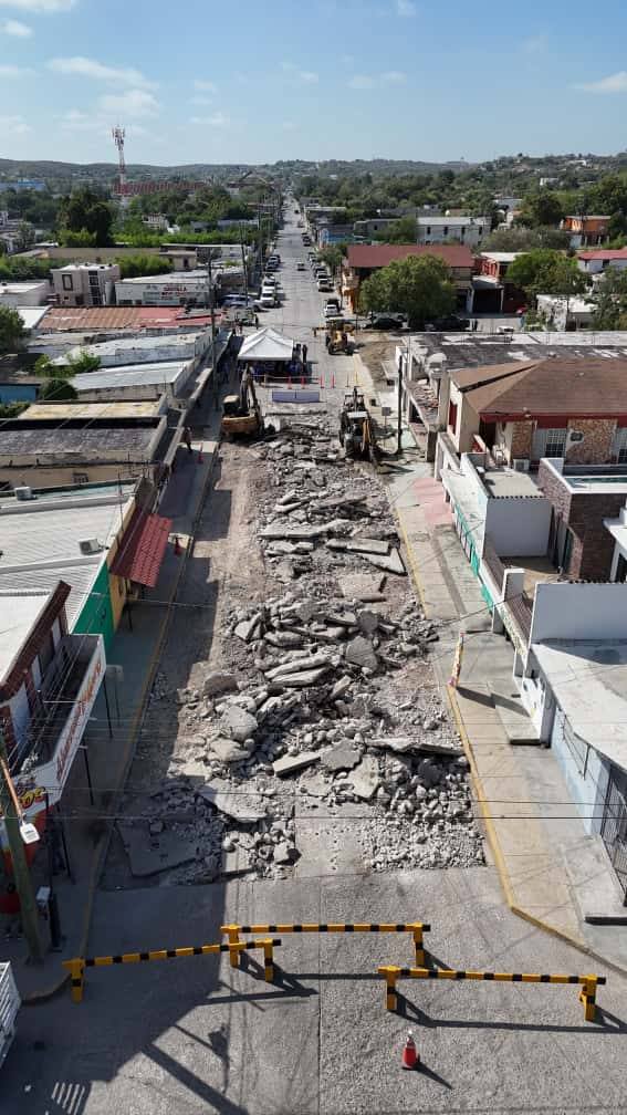 ARRANCA EMILIO DE HOYOS OBRA EN CALLE ALLENDE