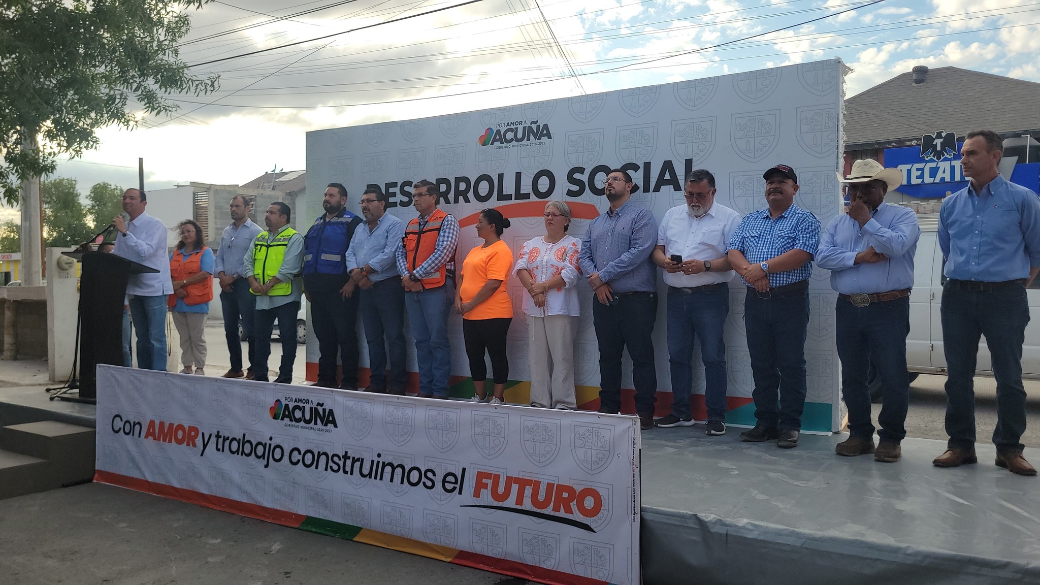 Con inversión superior a los 600 mil pesos, realiza la Presidencia Municipal de Acuña pavimentación en Altos de Santa Teresa