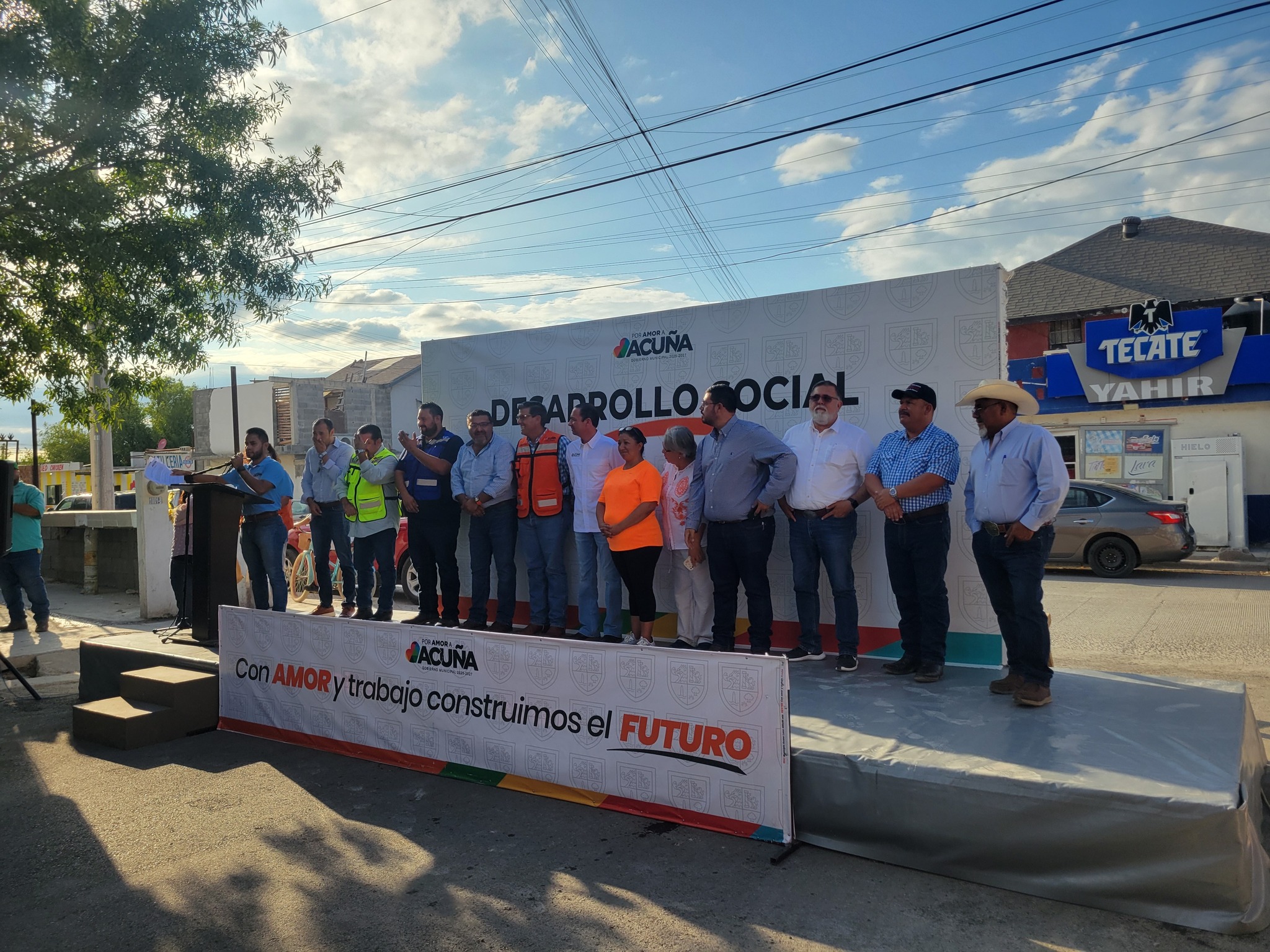 Con inversión superior a los 600 mil pesos, realiza la Presidencia Municipal de Acuña pavimentación en Altos de Santa Teresa
