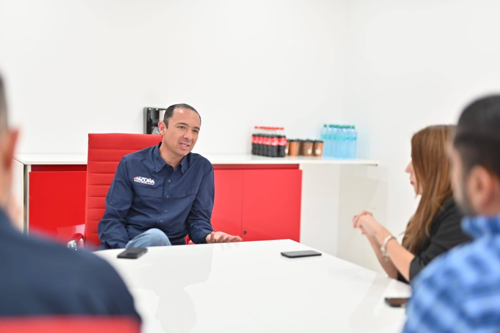 EL ALCALDE EMILIO DE HOYOS MONTEMAYOR REFRENDA SU CERCANÍA A LA INDUSTRIA LOCAL CON VISITA A LA EMPRESA PKC