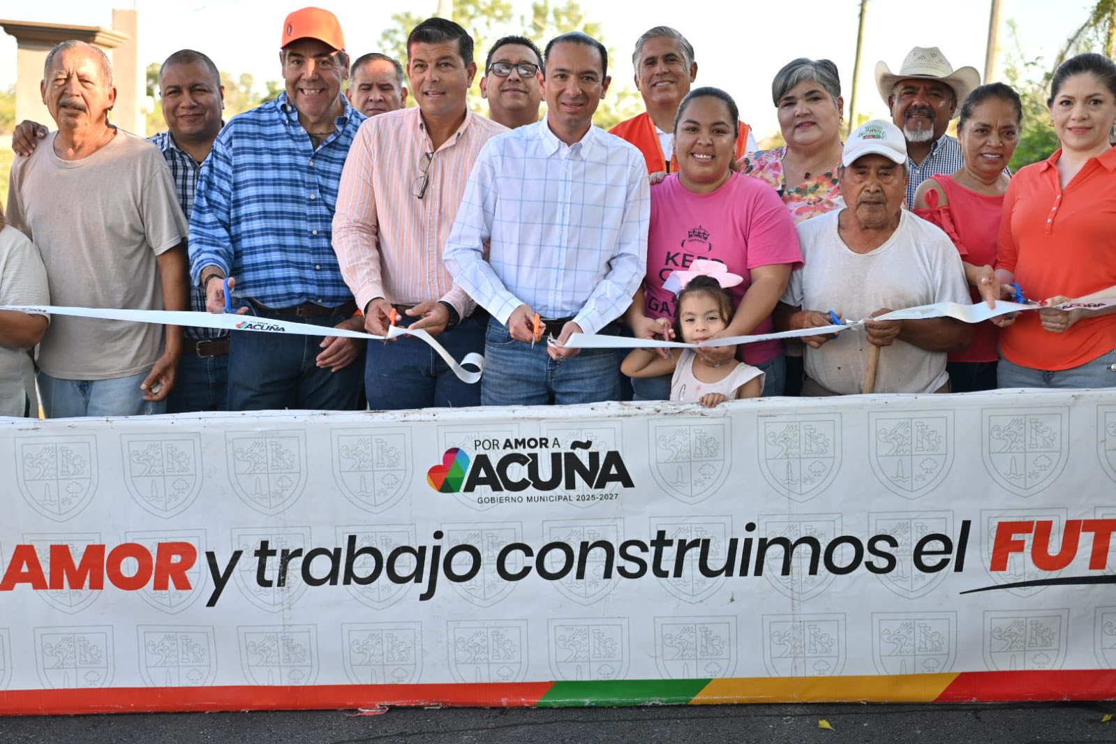 ENTREGA ALCALDE EMILIO DE HOYOS, PAVIMENTACIÓN DE LA CALLE PINO SUÁREZ EN LA COLONIA 28 DE JUNIO