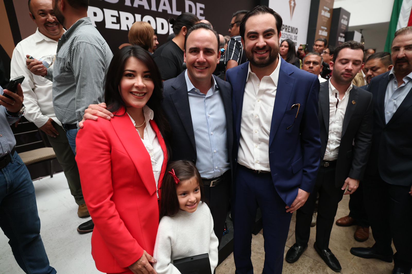ENTREGA GOBERNADOR PREMIO ESTATAL DE PERIODISMO