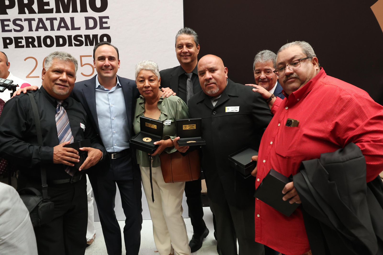 ENTREGA GOBERNADOR PREMIO ESTATAL DE PERIODISMO