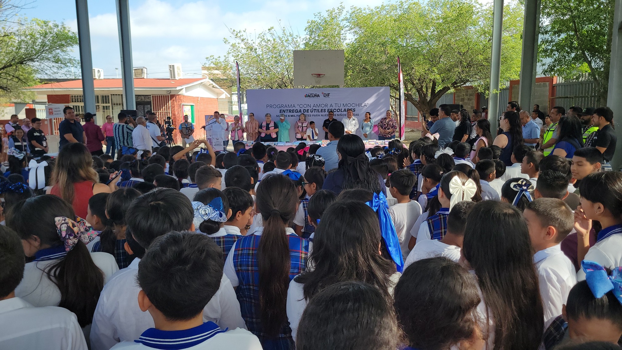 Entregará Emilio De Hoyos y el DIF Municipal Acuña 5 mil paquetes de útiles escolares