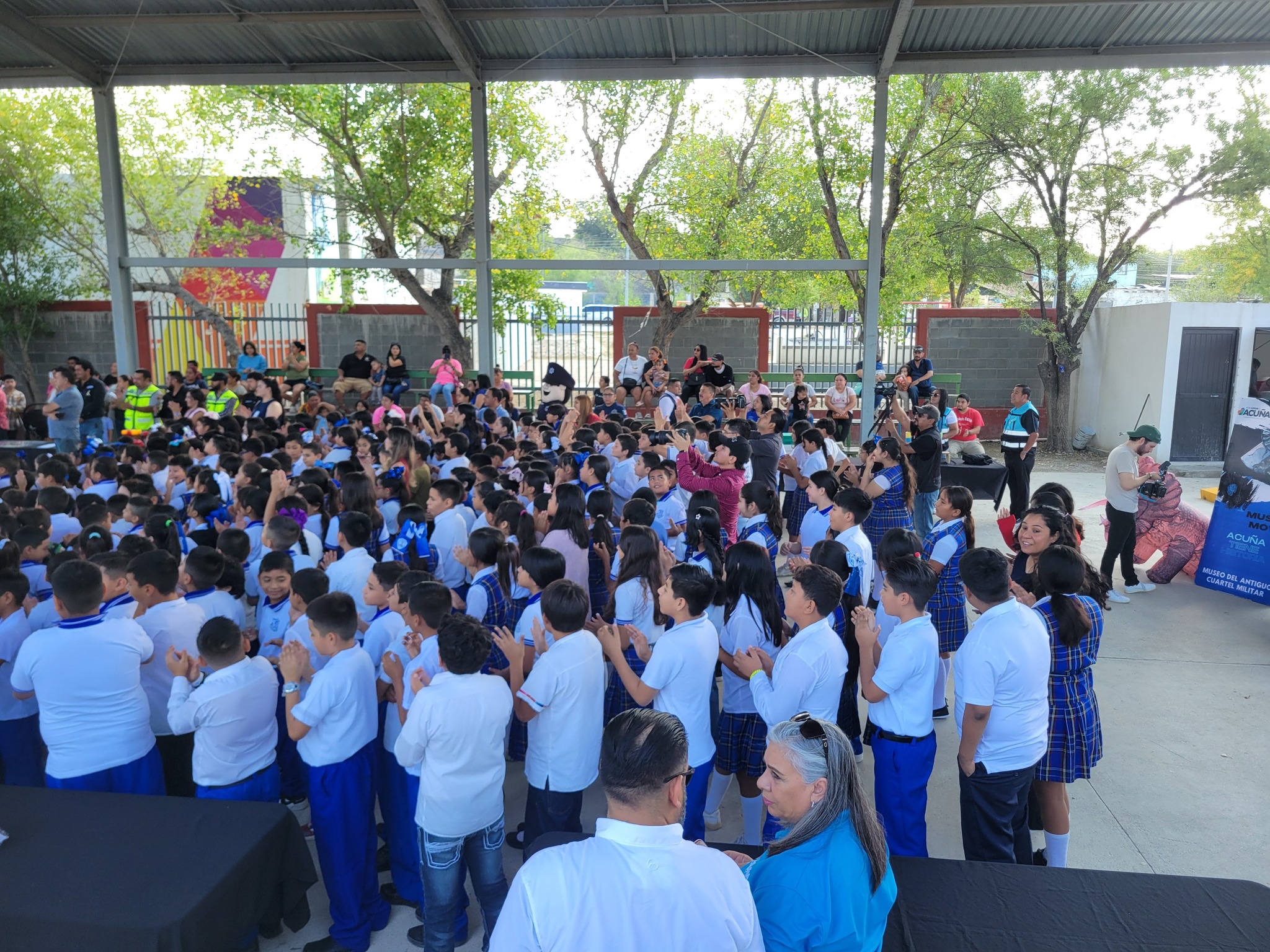 Entregará Emilio De Hoyos y el DIF Municipal Acuña 5 mil paquetes de útiles escolares