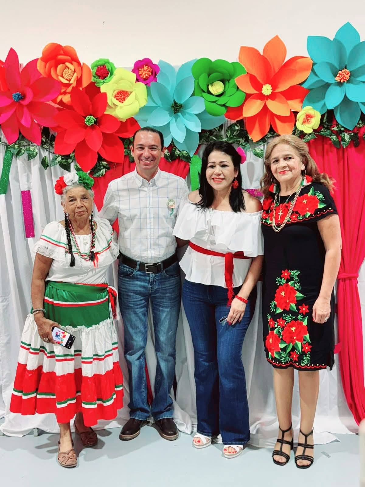 Festeja Emilio De Hoyos a abuelitos en Centros Comunitarios Acuña