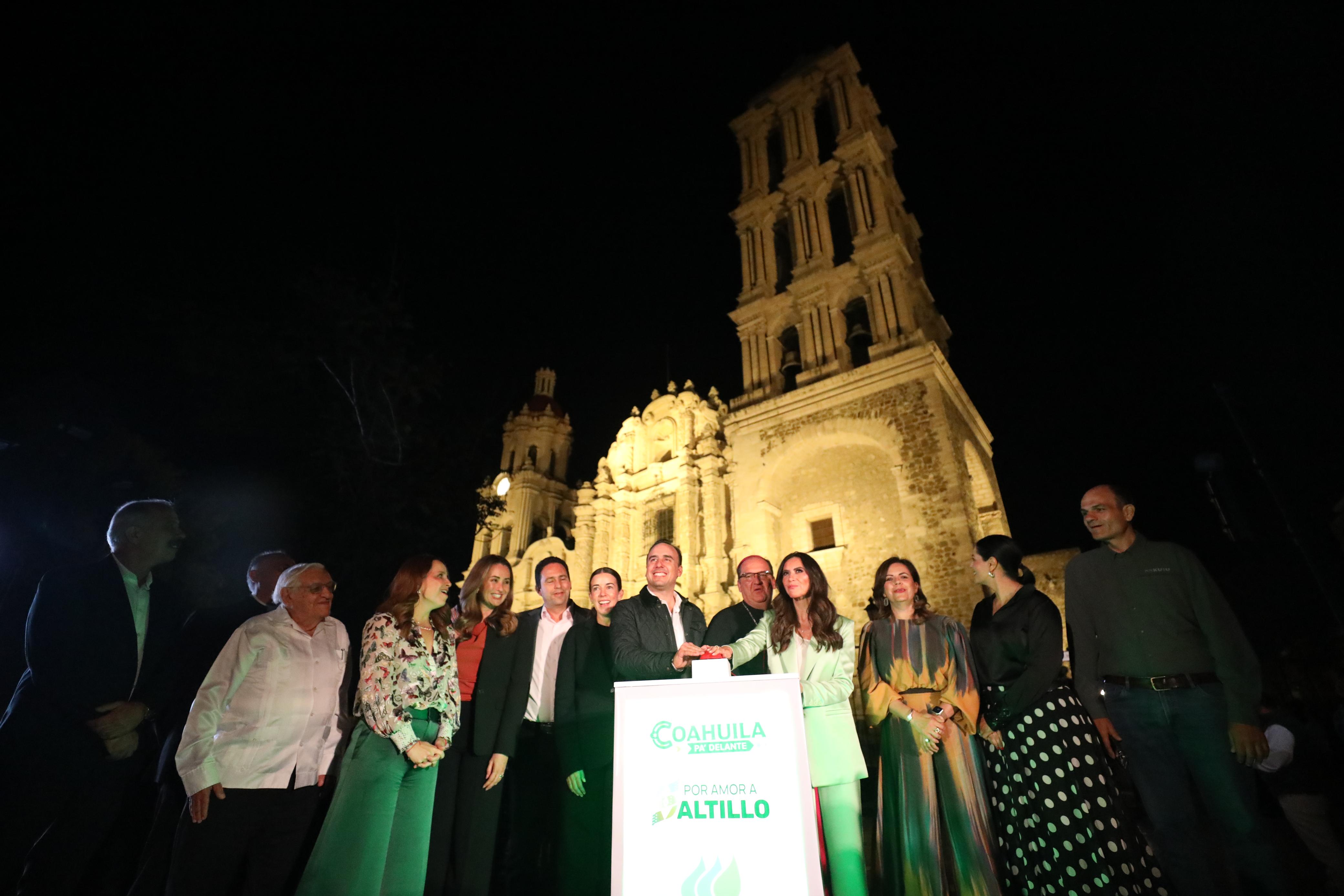 ILUMINAN GOBIERNO E INICIATIVA PRIVADA LA CATEDRAL DE SANTIAGO APÓSTOL