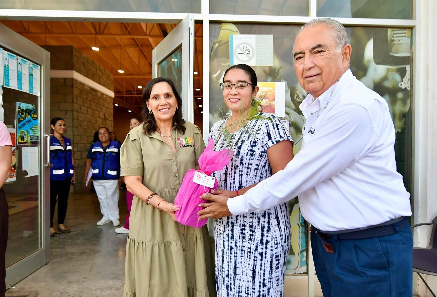 INTENSA JORNADA DE TRABAJO DE LA SEÑORA LILIANA SALINAS VALDÉS