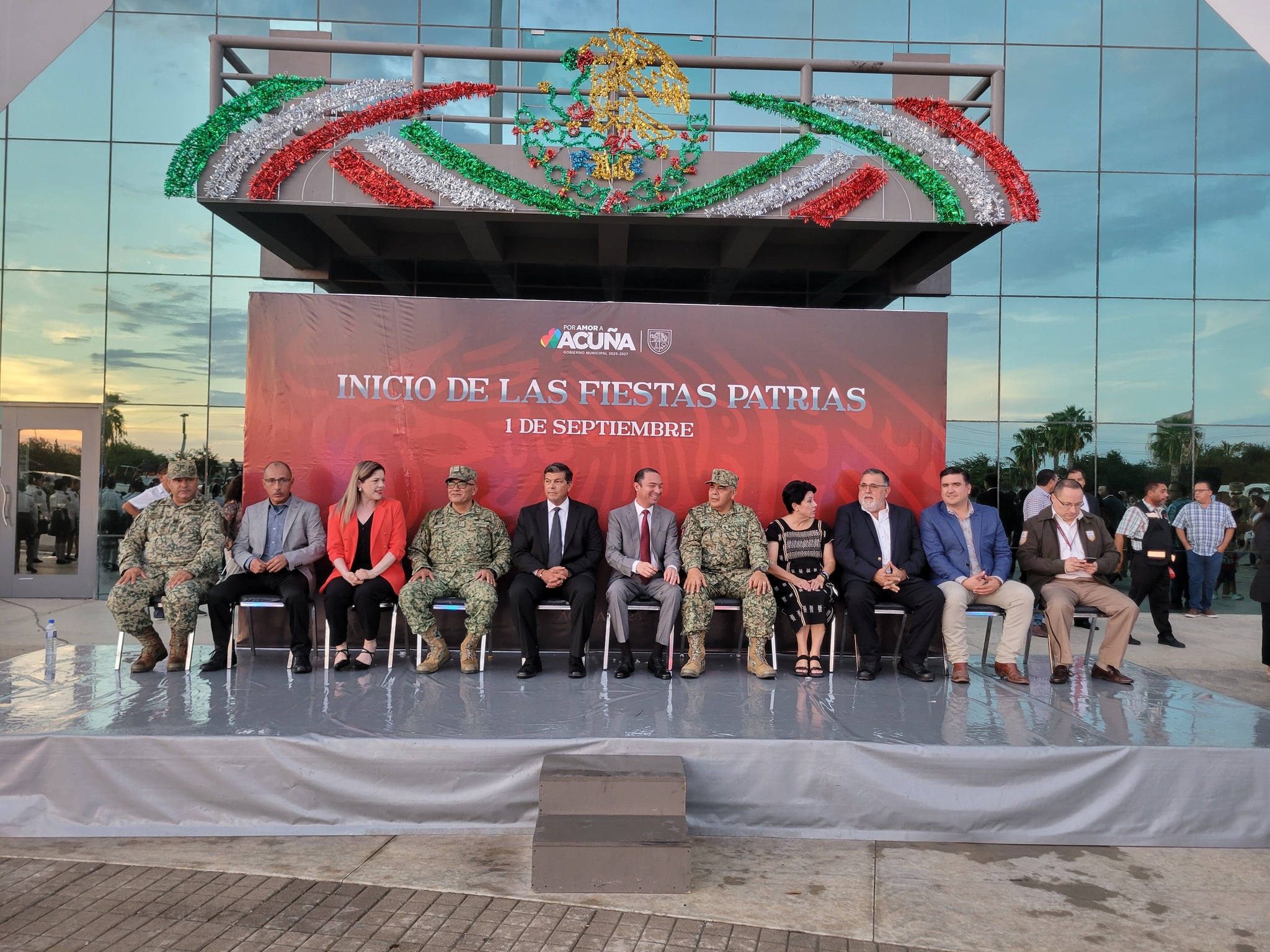 IZAN BANDERA NACIONAL A TODA ASTA