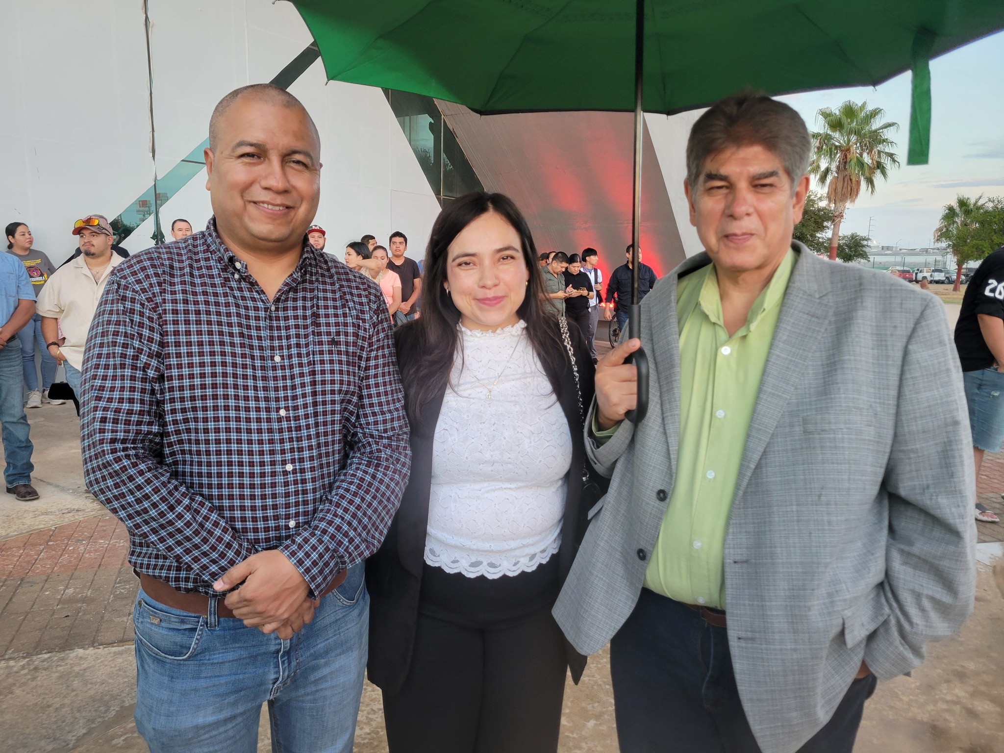 IZAN BANDERA NACIONAL A TODA ASTA