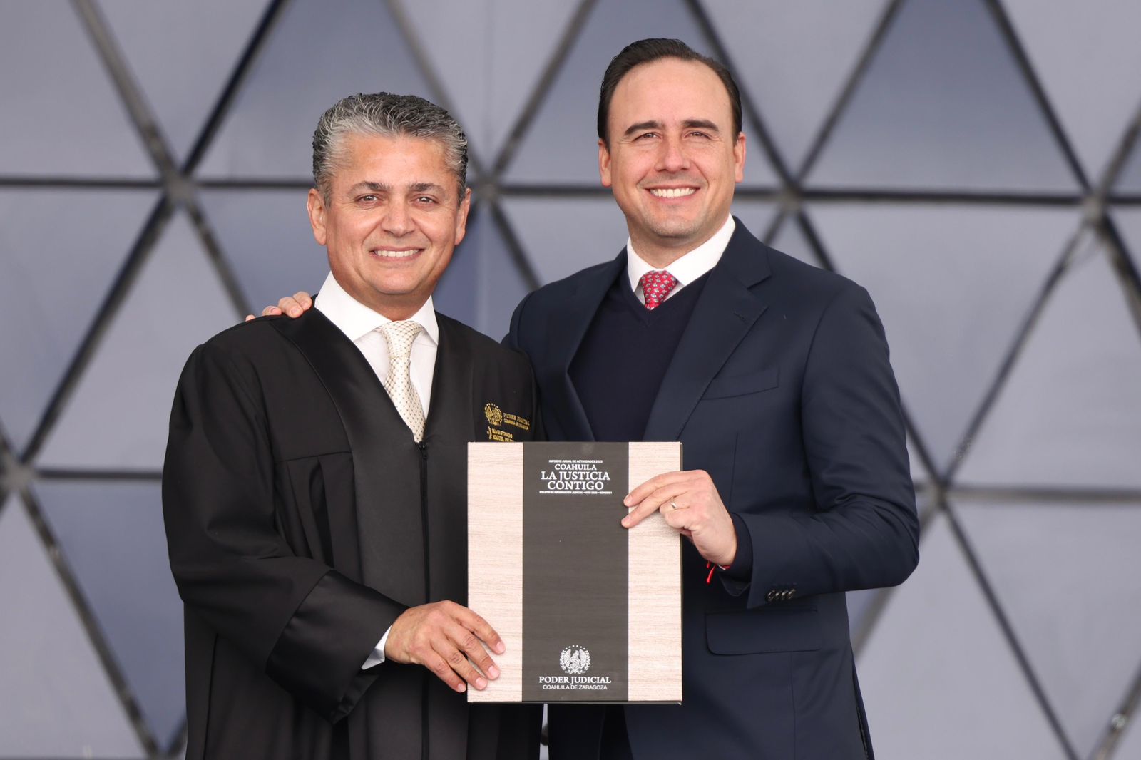 COAHUILA ES UN ESTADO DE INSTITUCIONES FUERTES Y ECHADAS PA´DELANTE: MANOLO