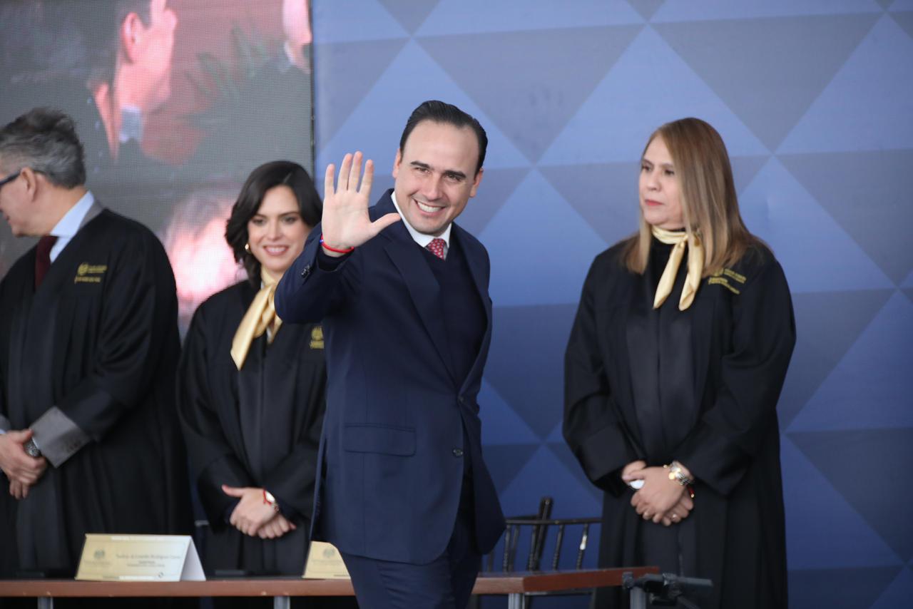 COAHUILA ES UN ESTADO DE INSTITUCIONES FUERTES Y ECHADAS PA´DELANTE: MANOLO