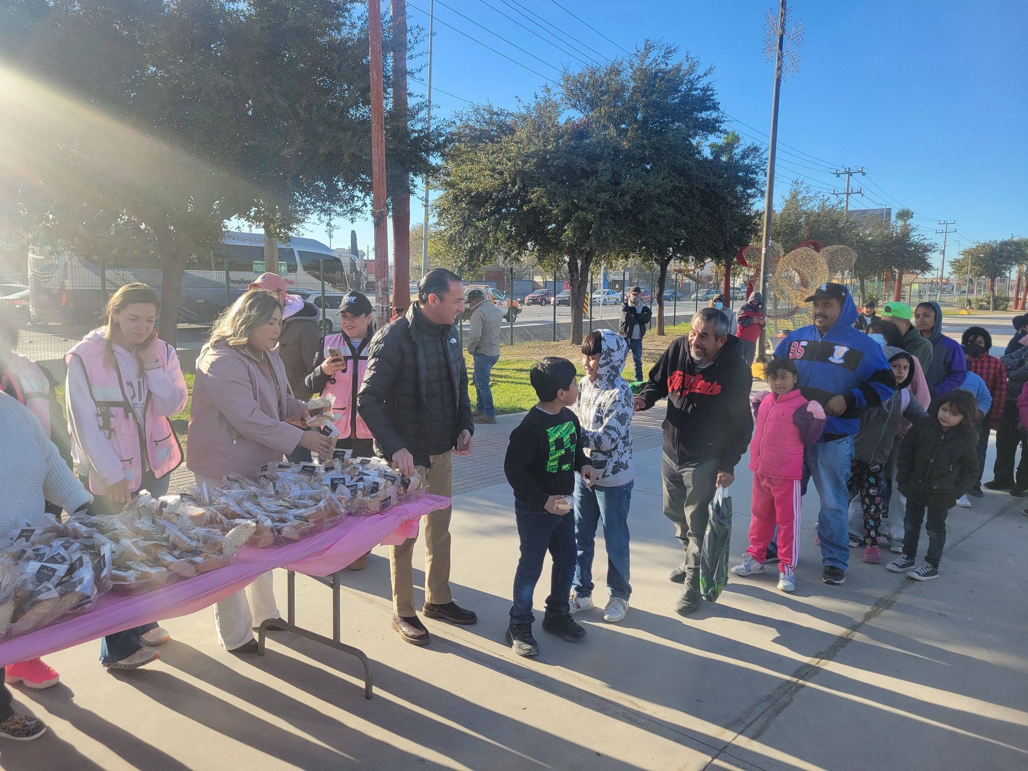 Desea Emilio De Hoyos buen año a los acuñenses