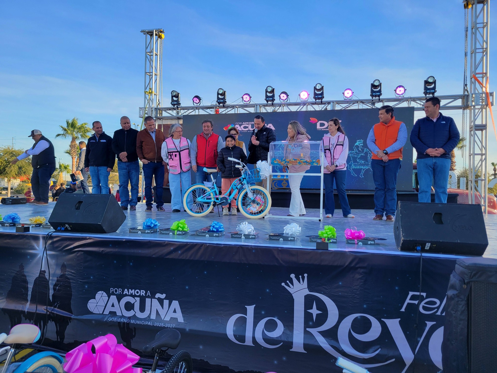 Desea Emilio De Hoyos buen año a los acuñenses