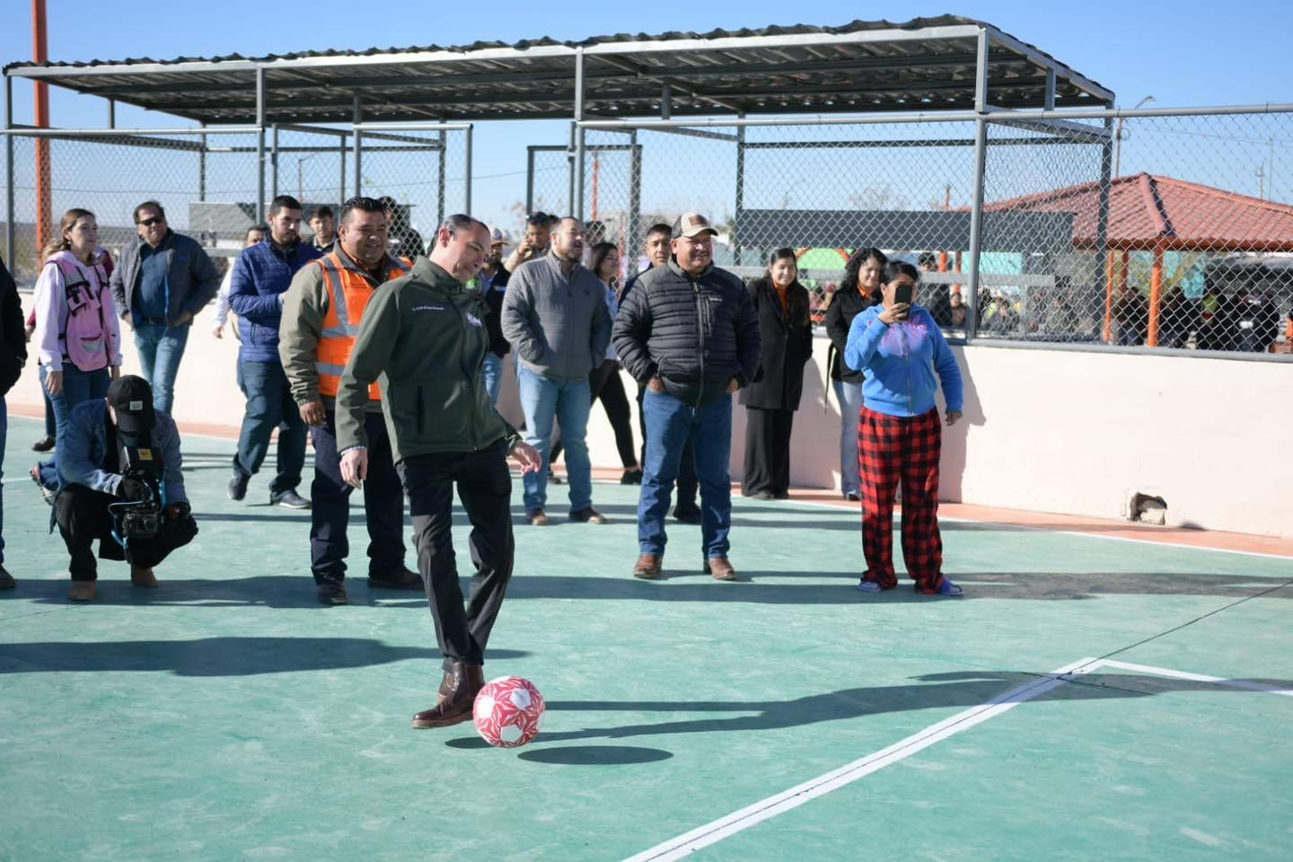 EL GOBIERNO MUNICIPAL ENTREGA PLAZA RENOVADA EN LA COLONIA VILLA MILENIO