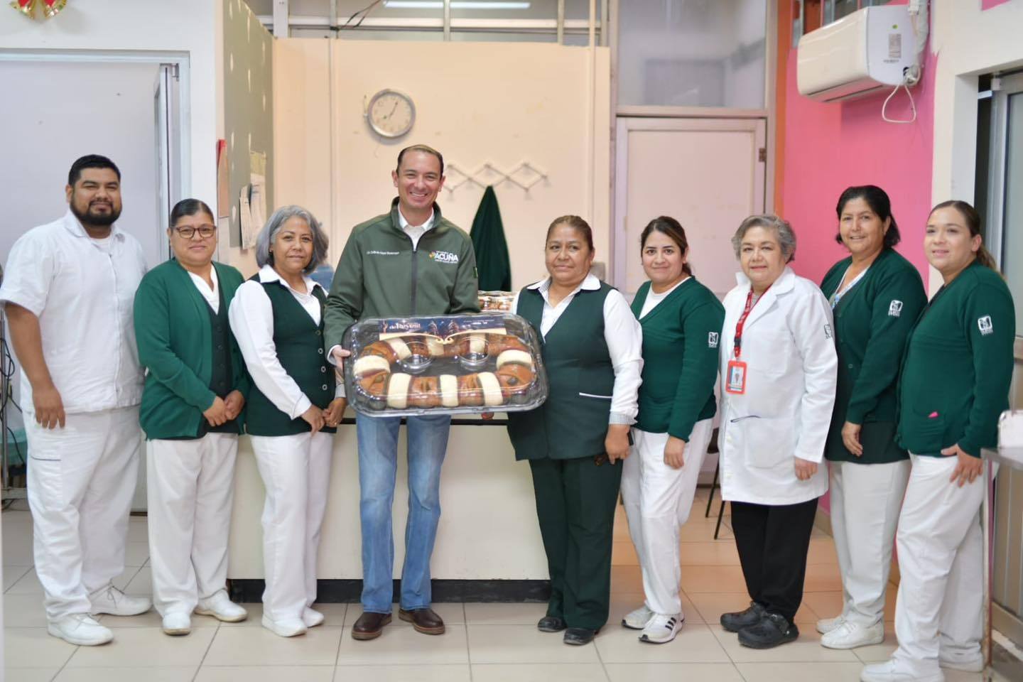 EMILIO DE HOYOS LLEVA UN MENSAJE DE GRATITUD AL PERSONAL DE ENFERMERÍA DE TODOS LOS HOSPITALES DE ACUÑA