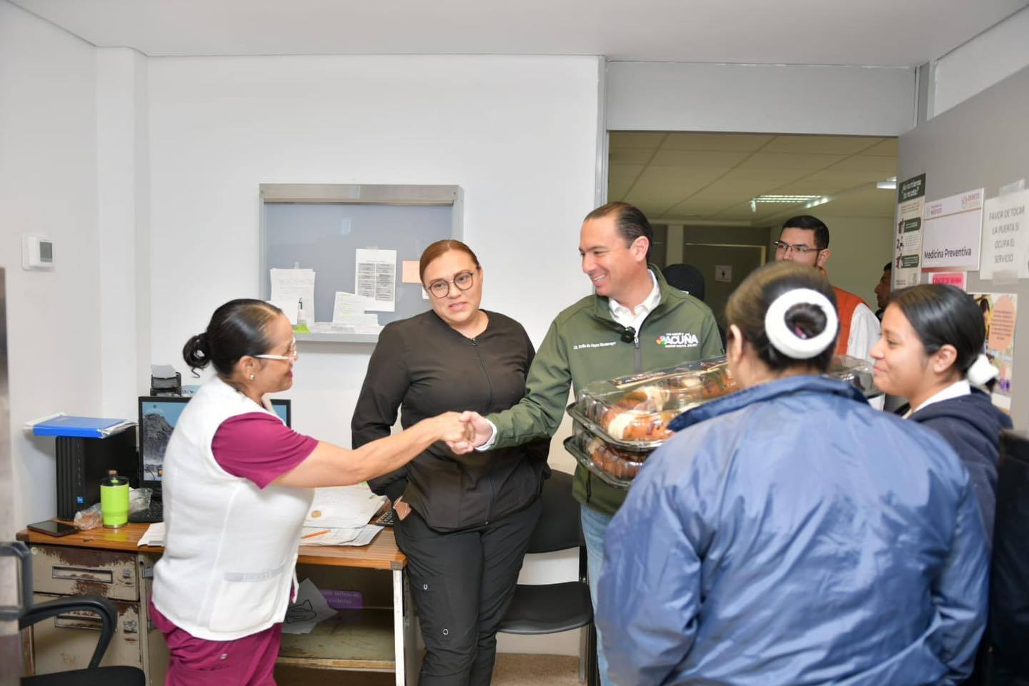 EMILIO DE HOYOS LLEVA UN MENSAJE DE GRATITUD AL PERSONAL DE ENFERMERÍA DE TODOS LOS HOSPITALES DE ACUÑA