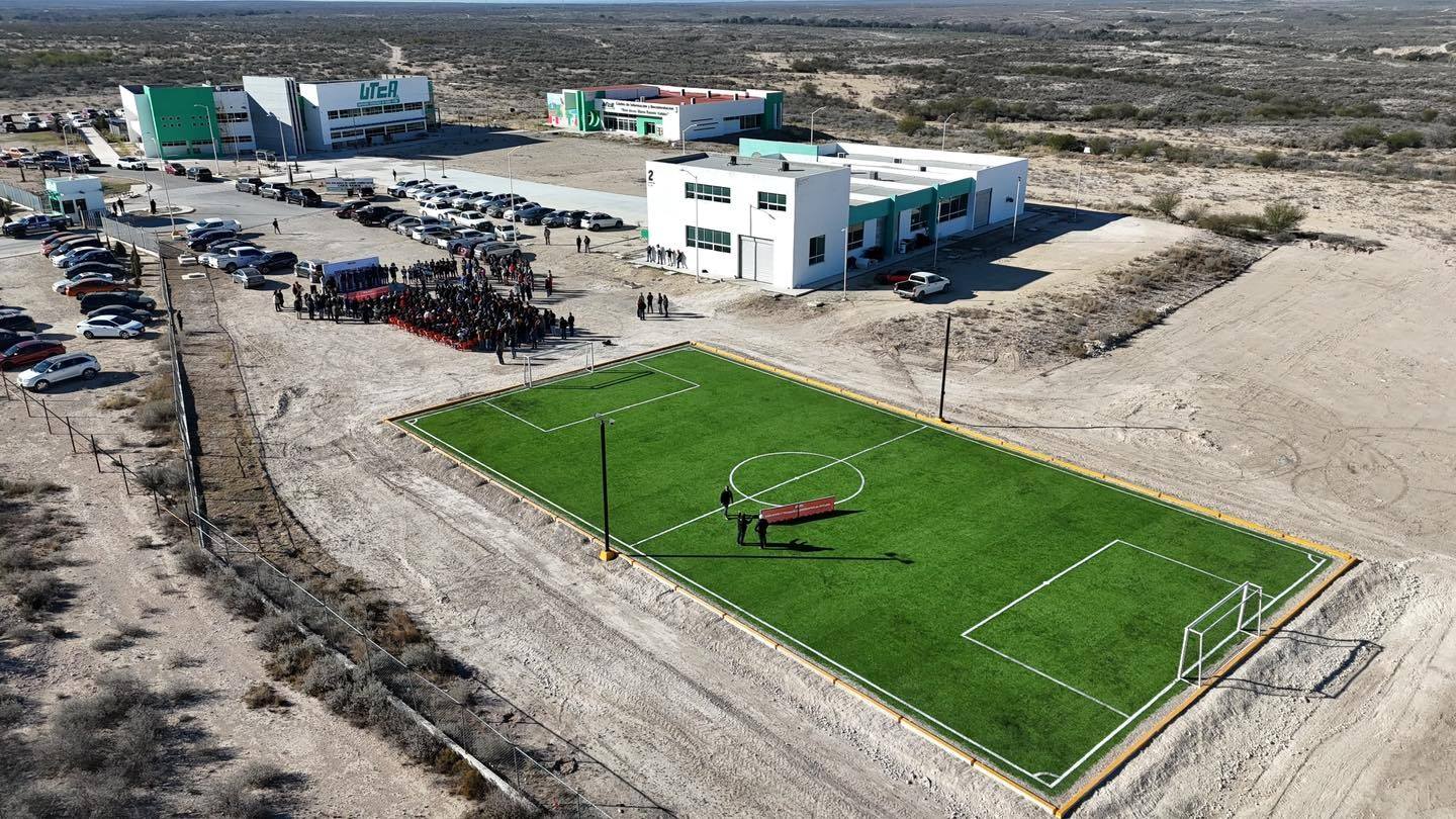 ENTREGA ALCALDE EMILIO DE HOYOS NUEVA CANCHA DE FÚTBOL EN LA UTCA