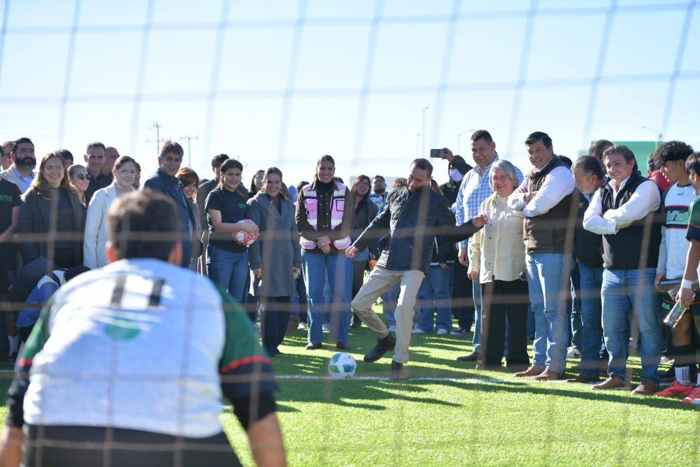 ENTREGA ALCALDE EMILIO DE HOYOS NUEVA CANCHA DE FÚTBOL EN LA UTCA