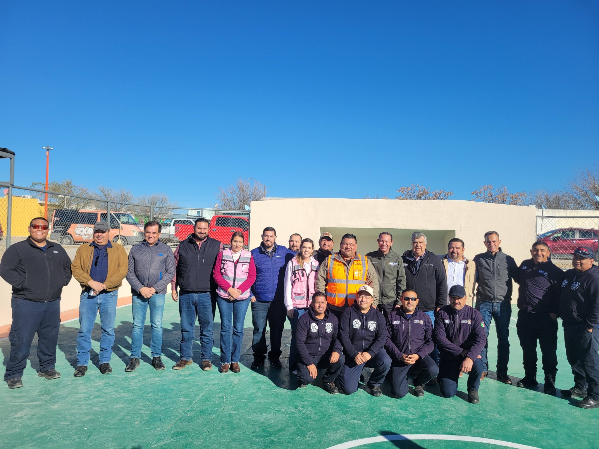 Entrega Emilio De Hoyos otra plaza remodelada