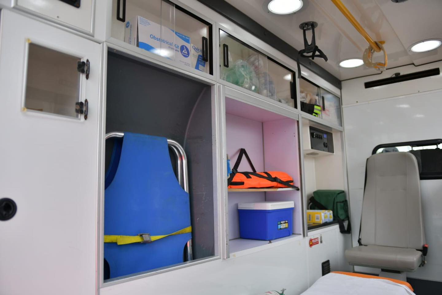 ENTREGA GOBIERNO DE UNIDAD AMBULANCIA A LA CRUZ ROJA, DELEGACIÓN ACUÑA