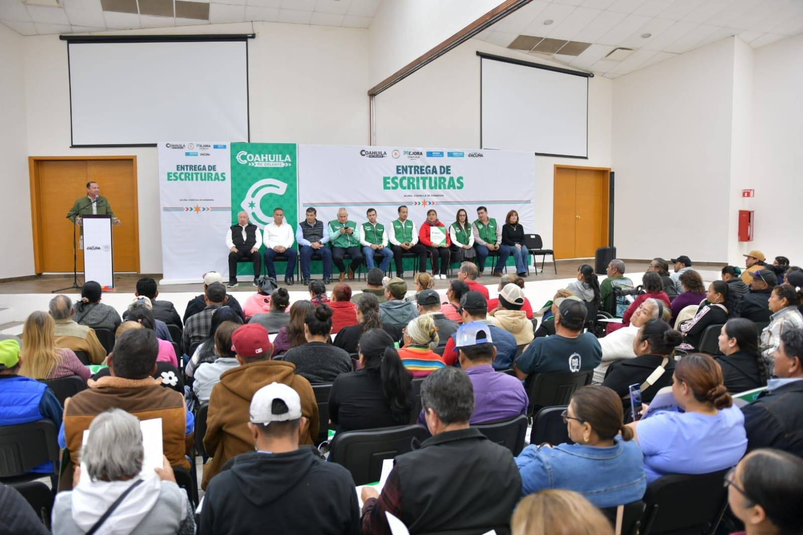 ENTREGAN ESCRITURAS A 324 FAMILIAS DE ACUÑA