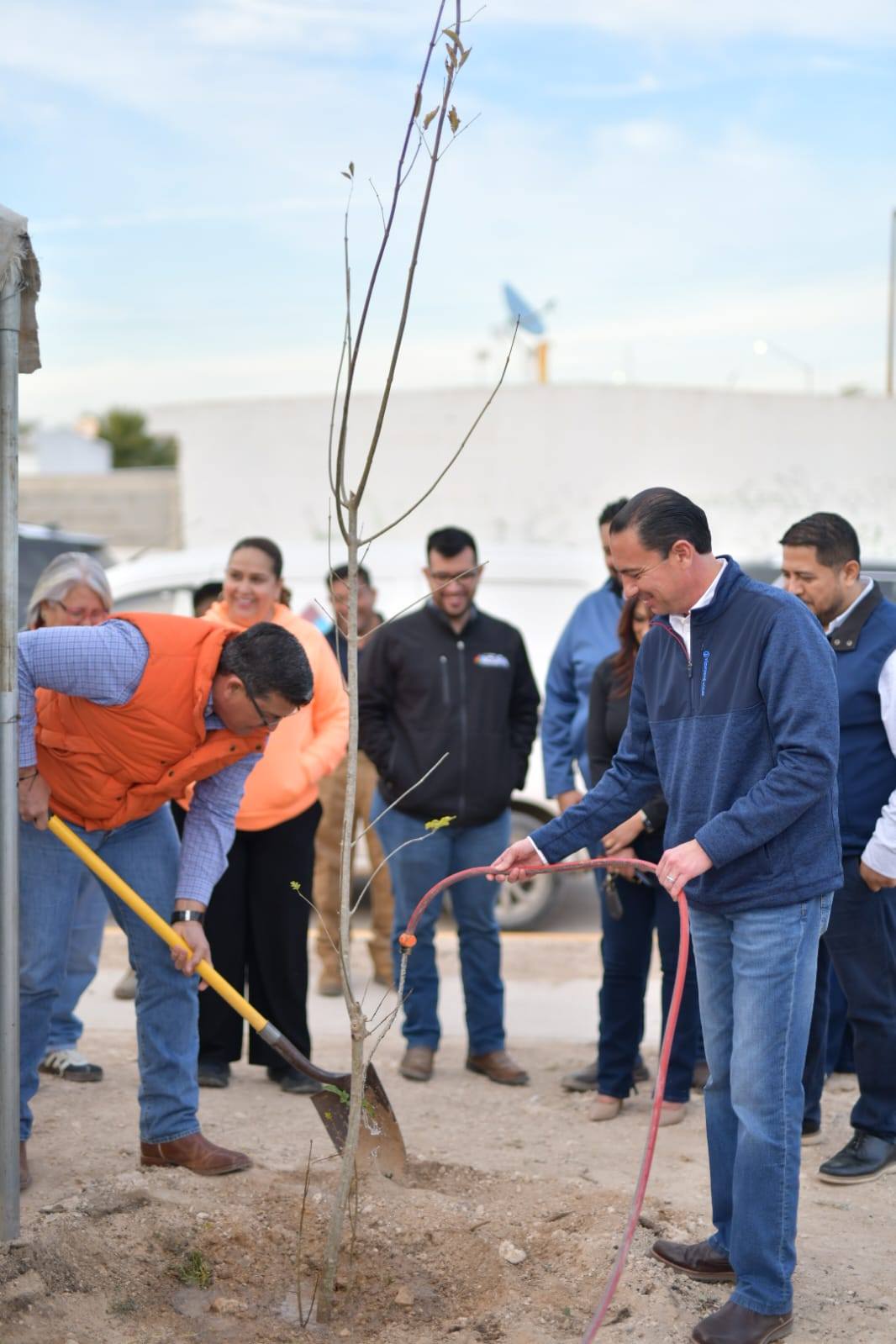 GOBIERNO DE UNIDAD ACERCA SERVICIOS MUNICIPALES AL FRACCIONAMIENTO MIRADOR