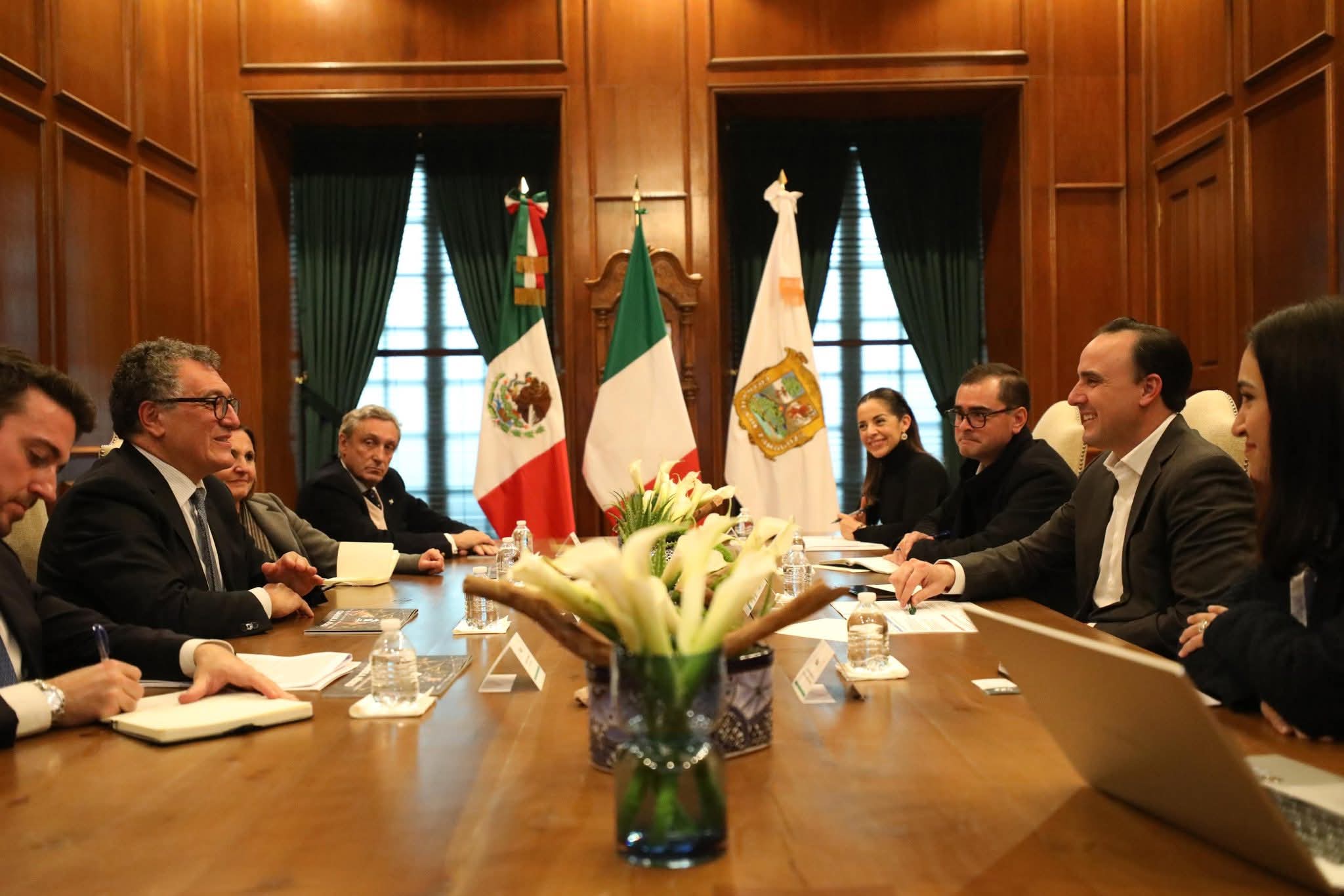 SE REÚNE MANOLO CON EL EMBAJADOR DE ITALIA