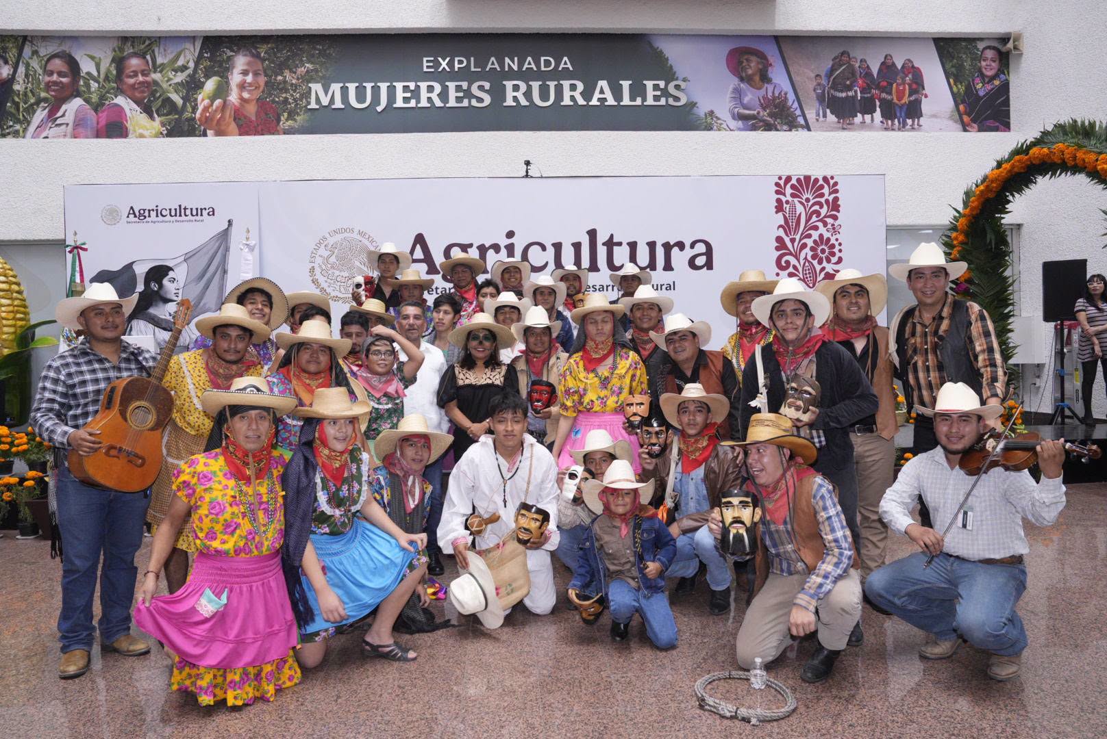 AGRICULTURA refrenda el valor de las tradiciones rurales con la celebración del Xantolo
