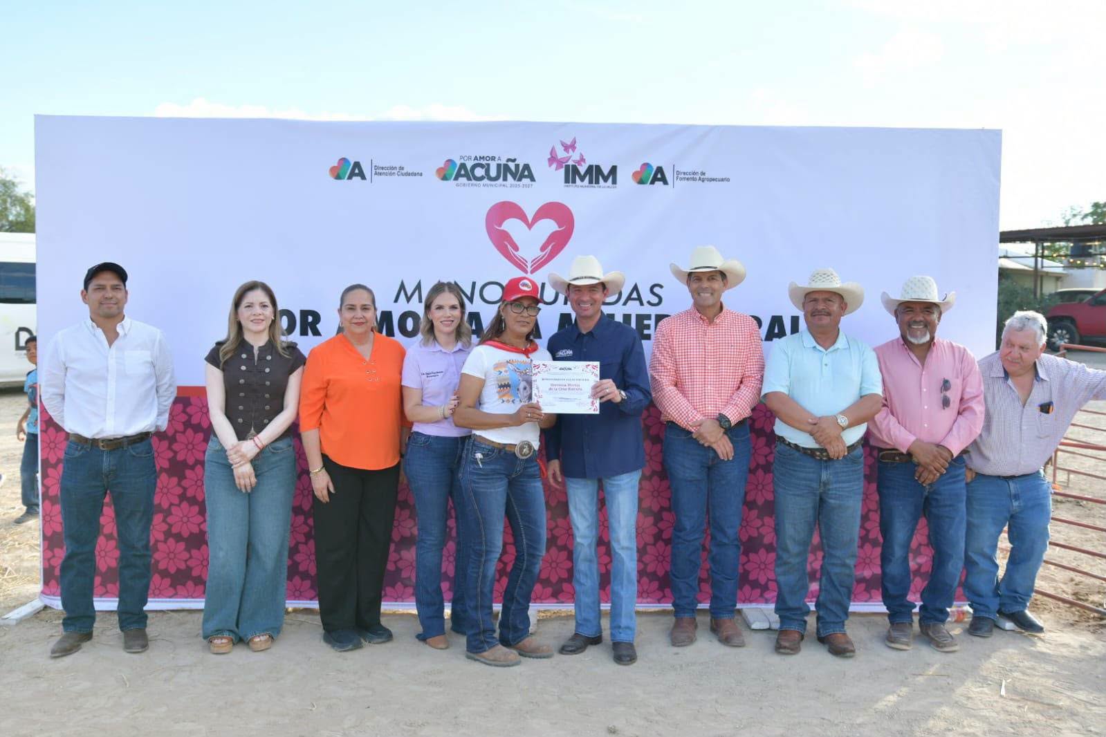 BRIGADA MULTIDISCIPLINARIA “MANOS UNIDAS POR AMOR A LA MUJER RURAL” LLEGA AL EJIDO CALLES