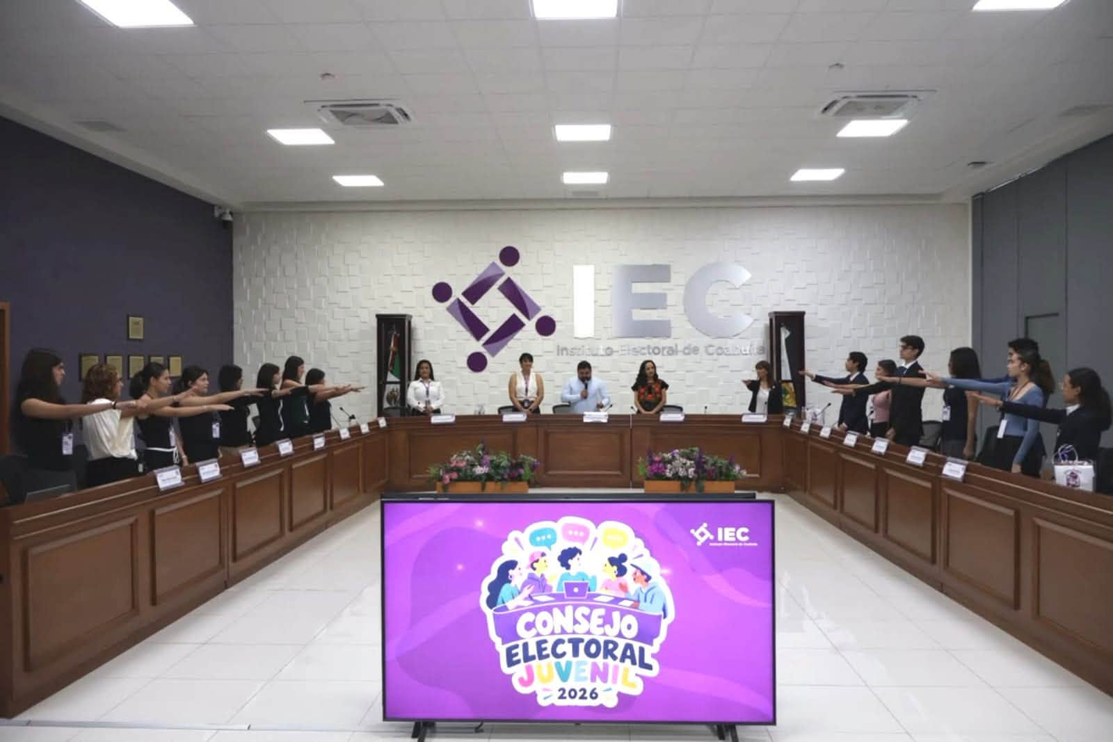 Celebra IEC Primer Consejo Electoral Juvenil; debaten voto obligatorio