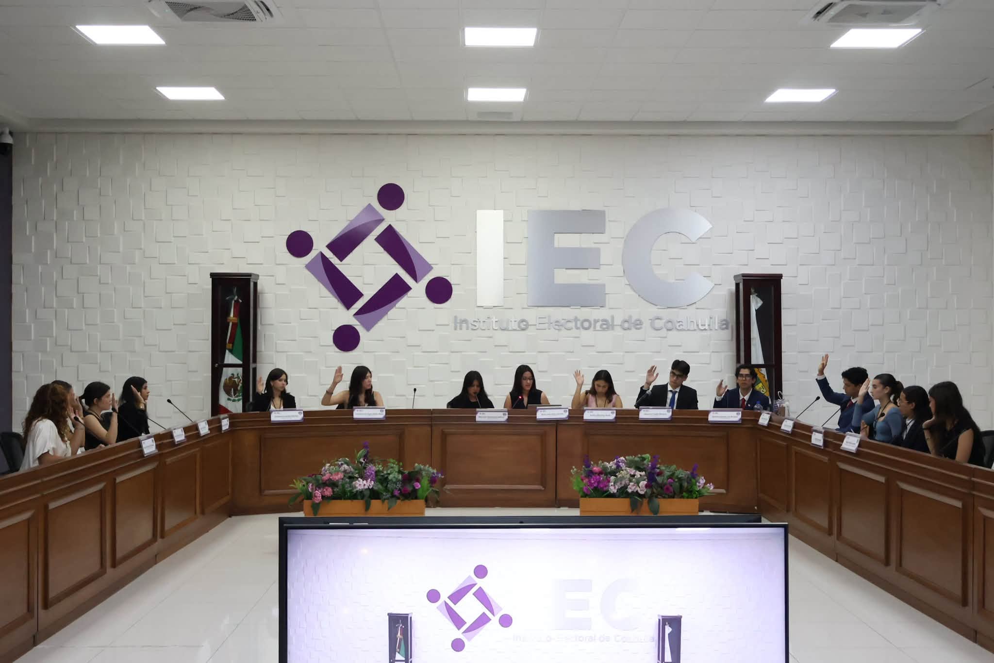 Celebra IEC Primer Consejo Electoral Juvenil; debaten voto obligatorio